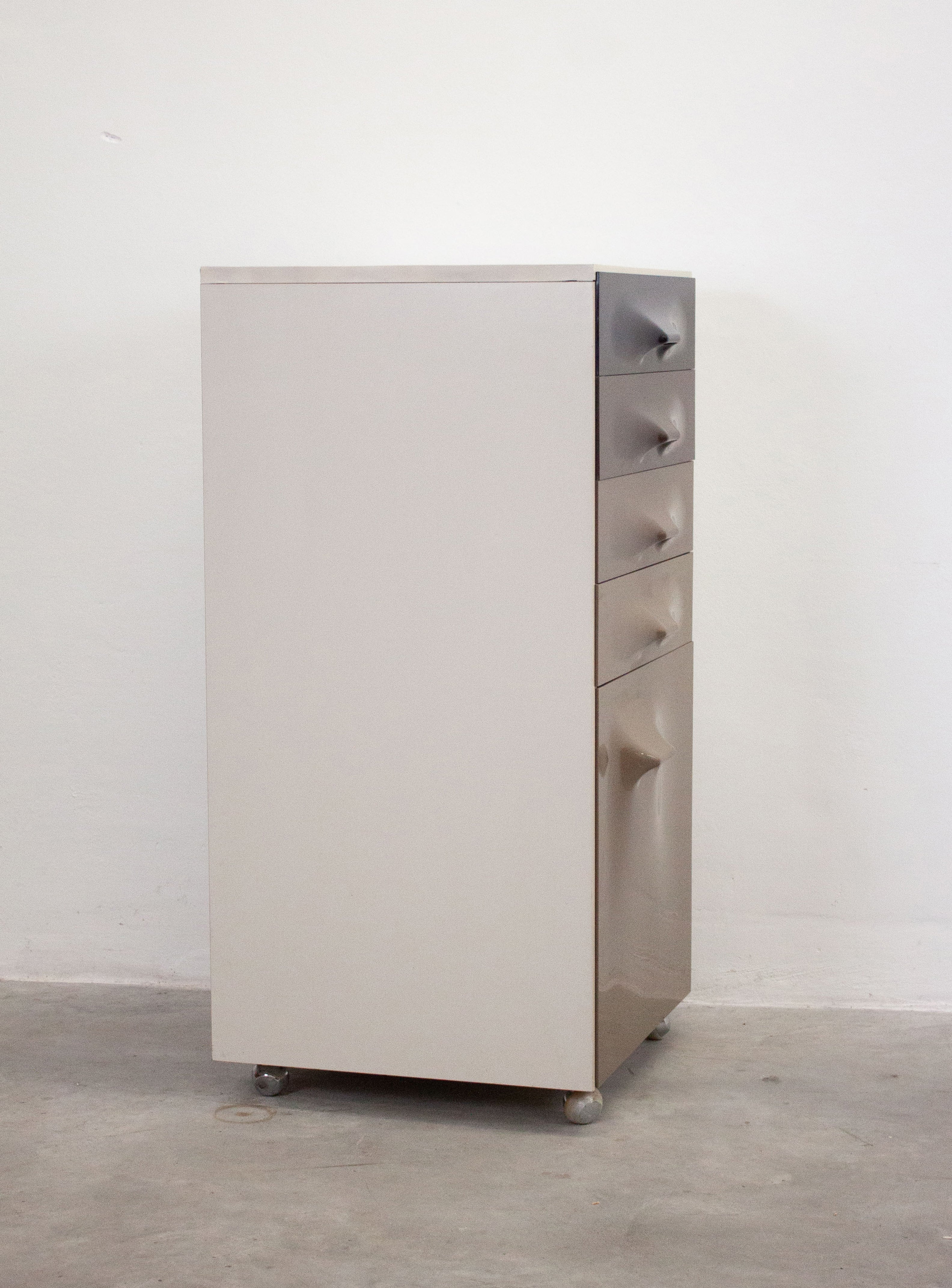 Doubinsky Frères DF2000 Bar Cabinet by Raymond Loewy - Image 13