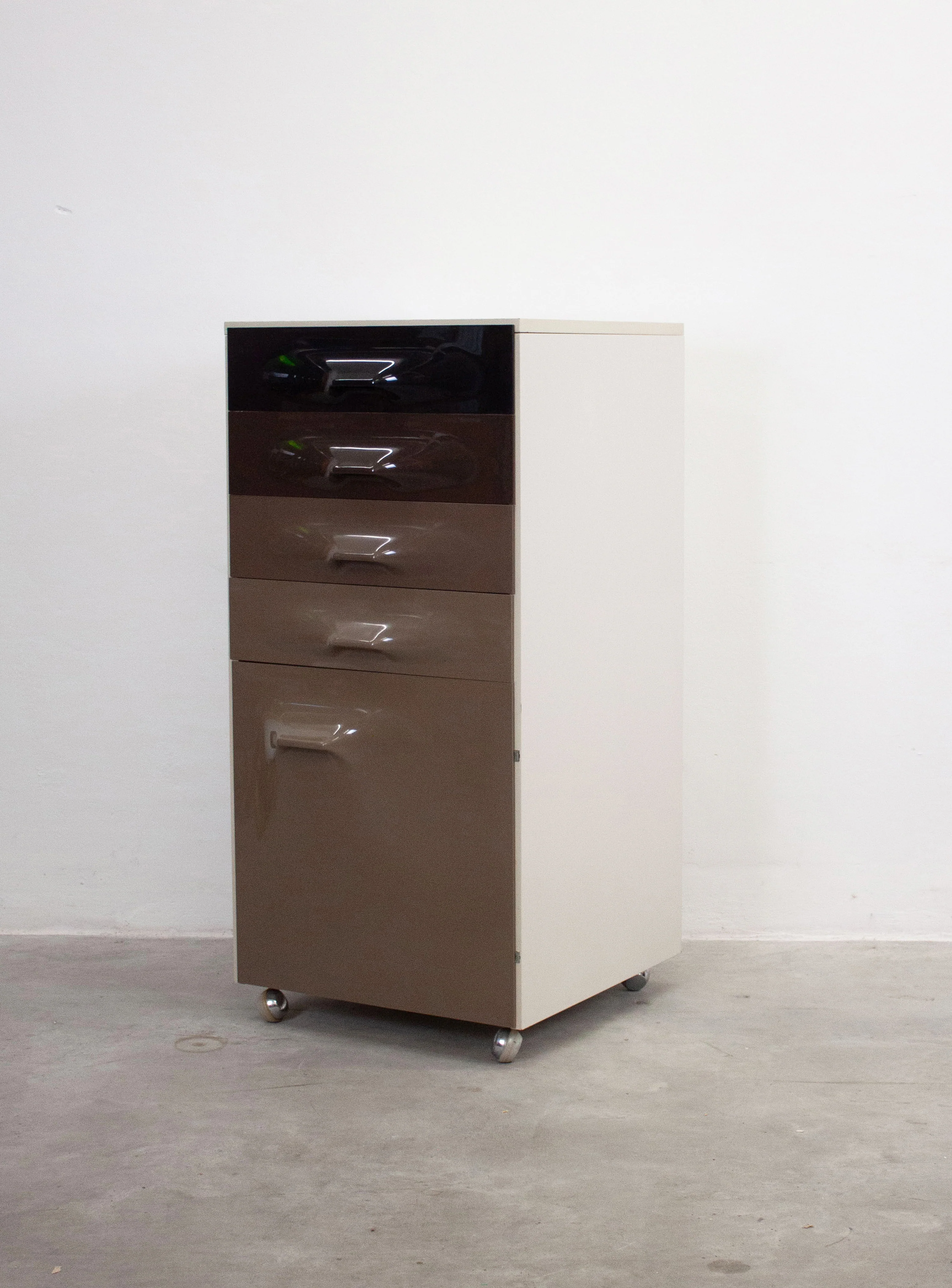 Doubinsky Frères DF2000 Bar Cabinet by Raymond Loewy - Image 15
