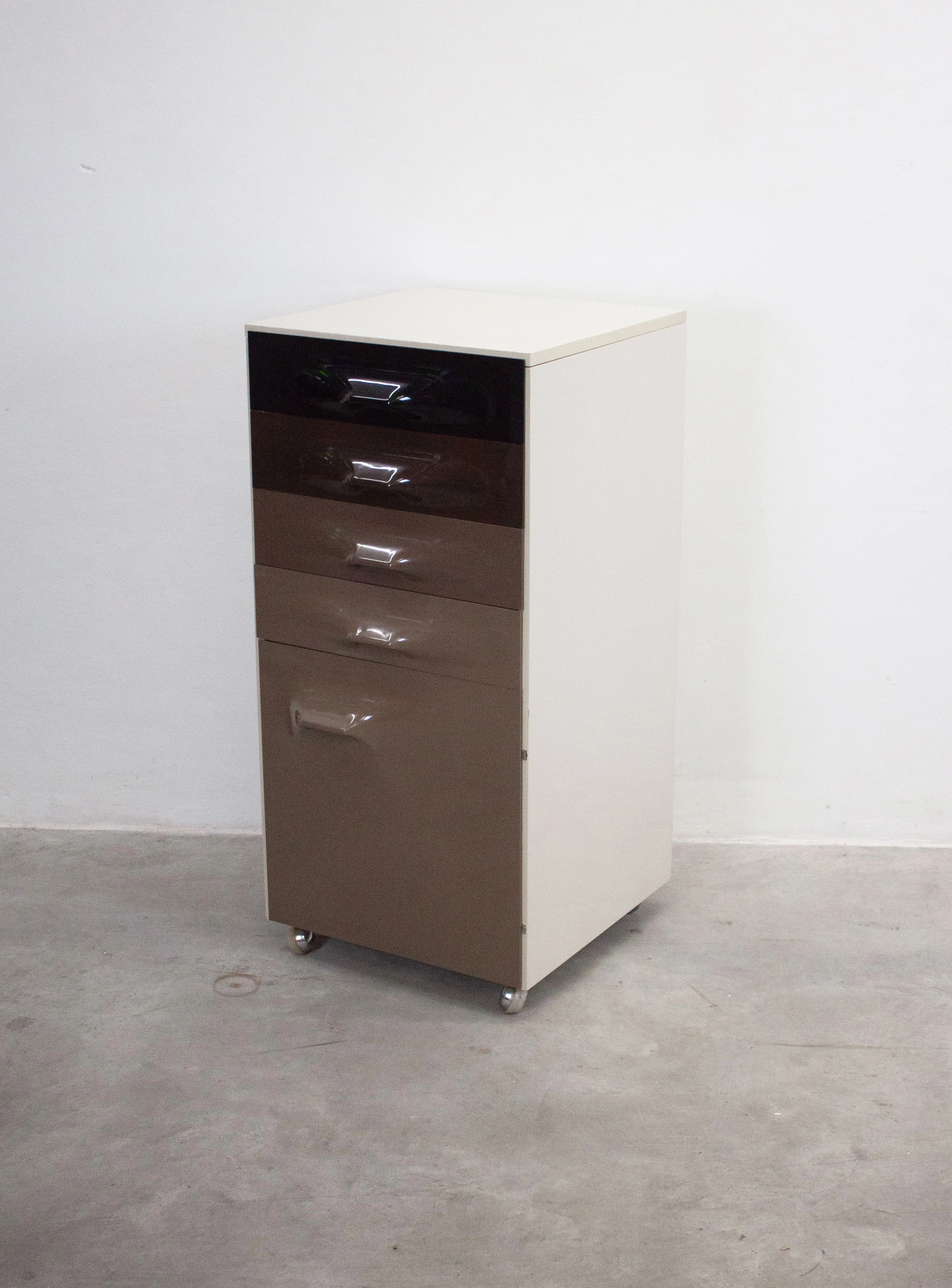 Doubinsky Frères DF2000 Bar Cabinet by Raymond Loewy - Image 16
