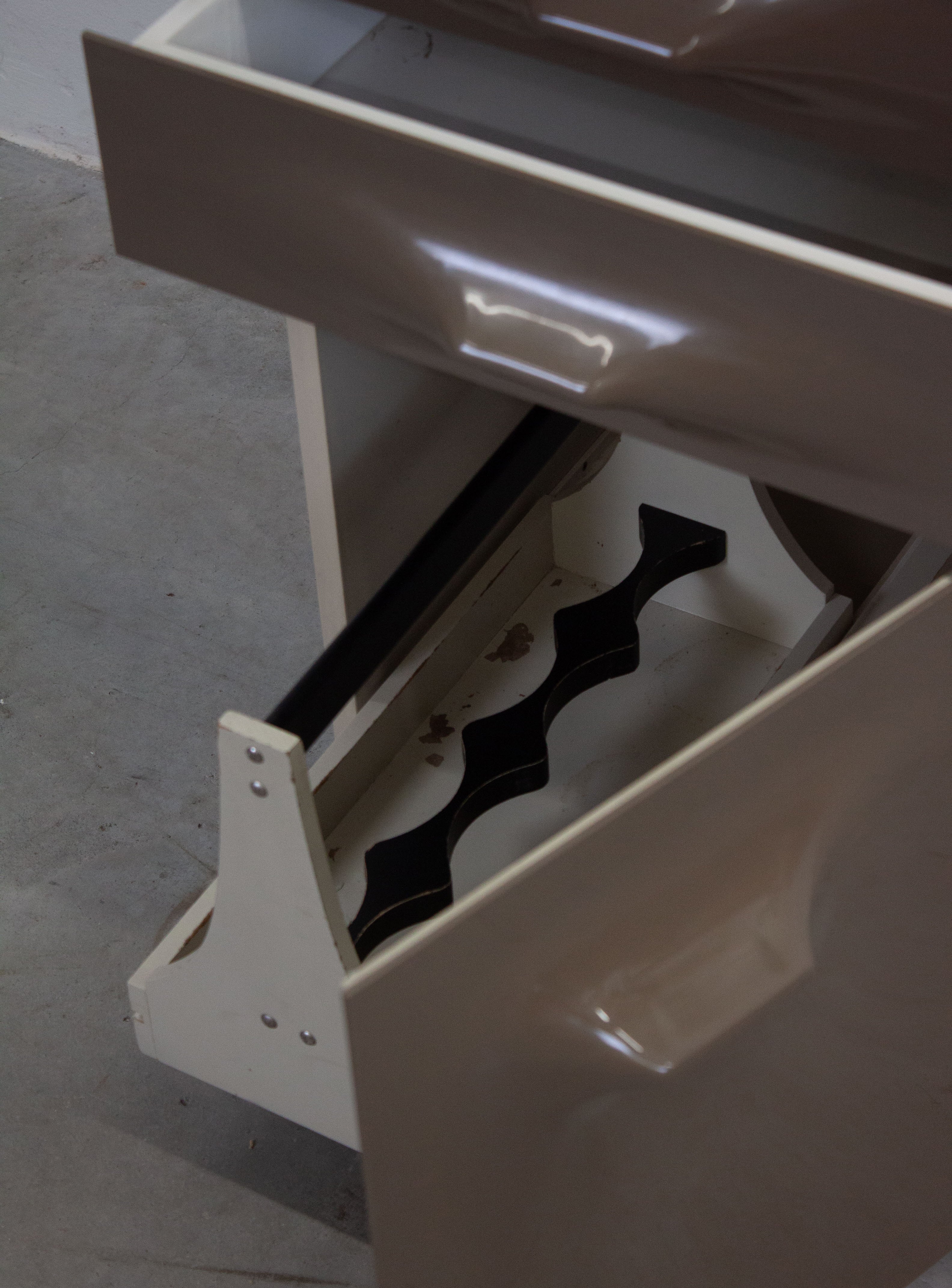 Doubinsky Frères DF2000 Bar Cabinet by Raymond Loewy - Image 19