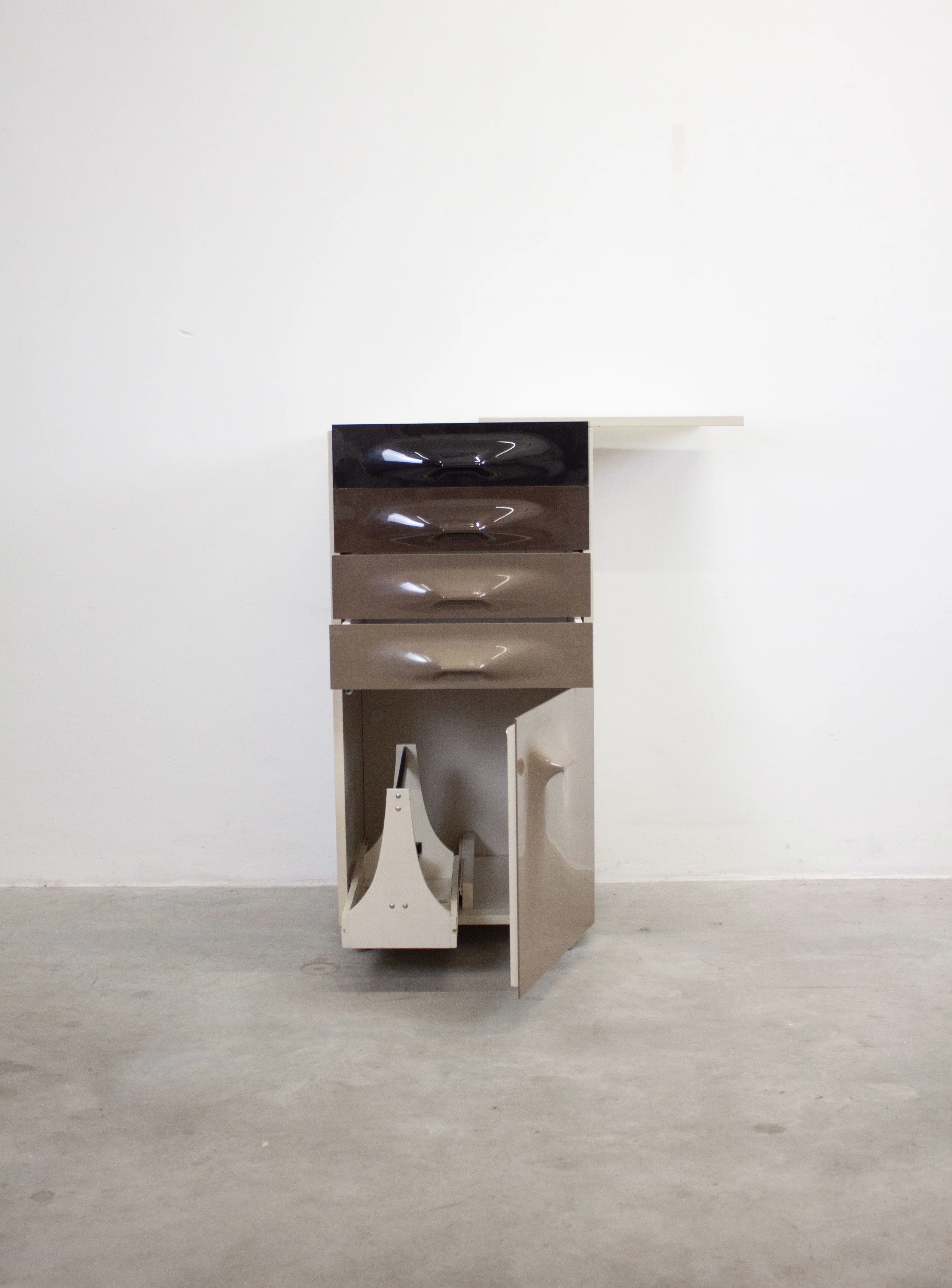 Doubinsky Frères DF2000 Bar Cabinet by Raymond Loewy - Image 21