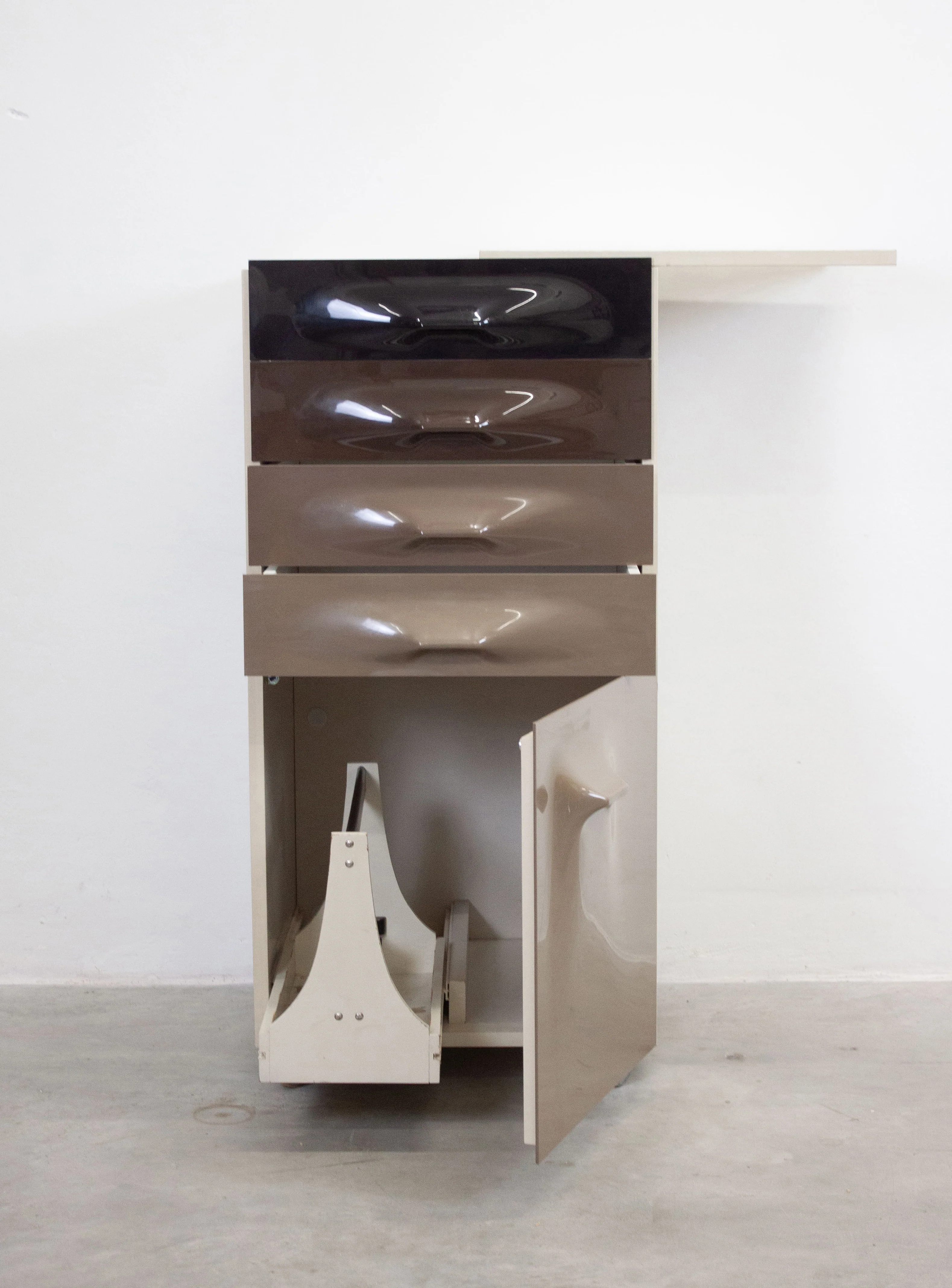 Doubinsky Frères DF2000 Bar Cabinet by Raymond Loewy - Image 22