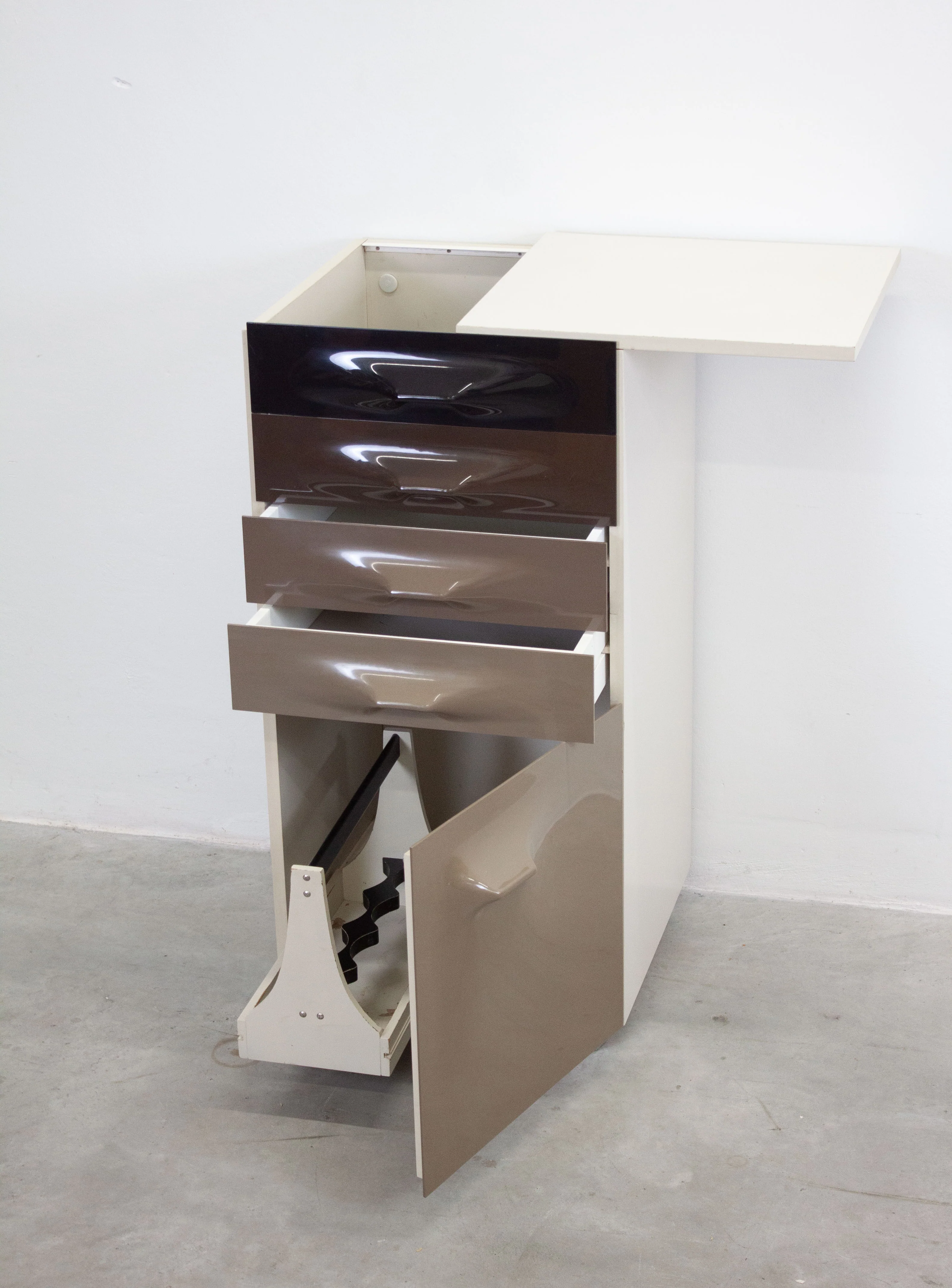 Doubinsky Frères DF2000 Bar Cabinet by Raymond Loewy - Image 23