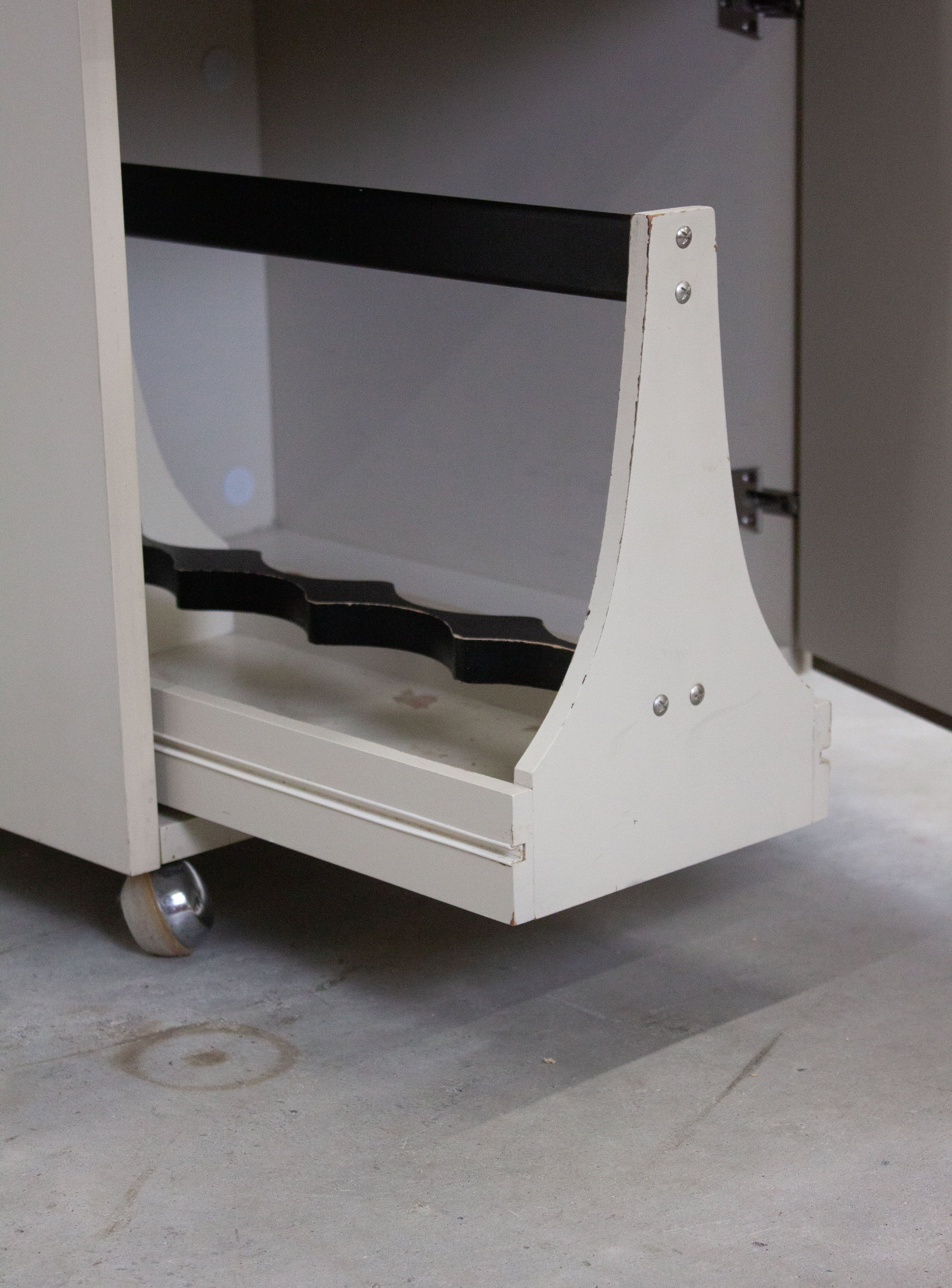 Doubinsky Frères DF2000 Bar Cabinet by Raymond Loewy - Image 24