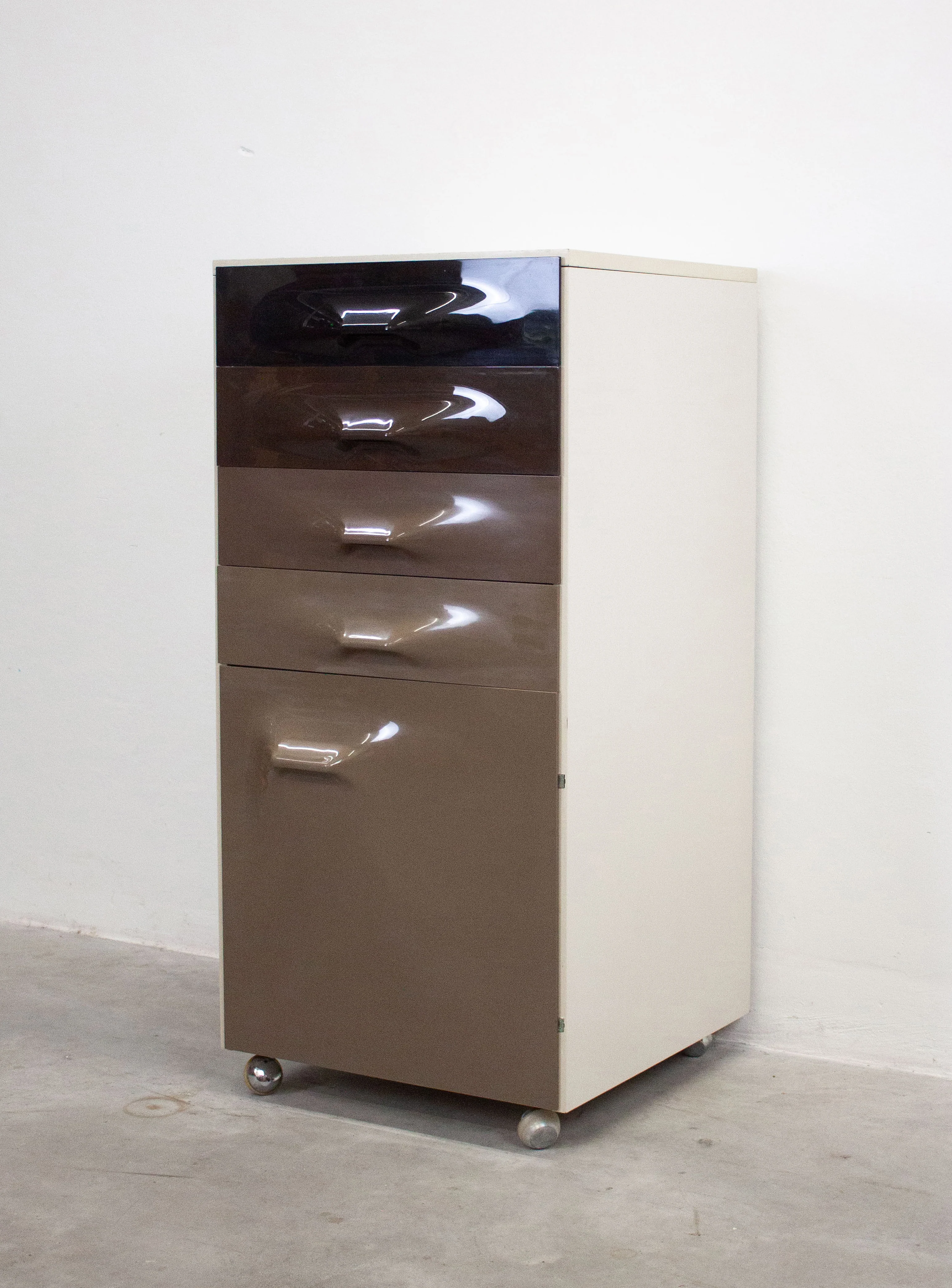 Doubinsky Frères DF2000 Bar Cabinet by Raymond Loewy - Image 3