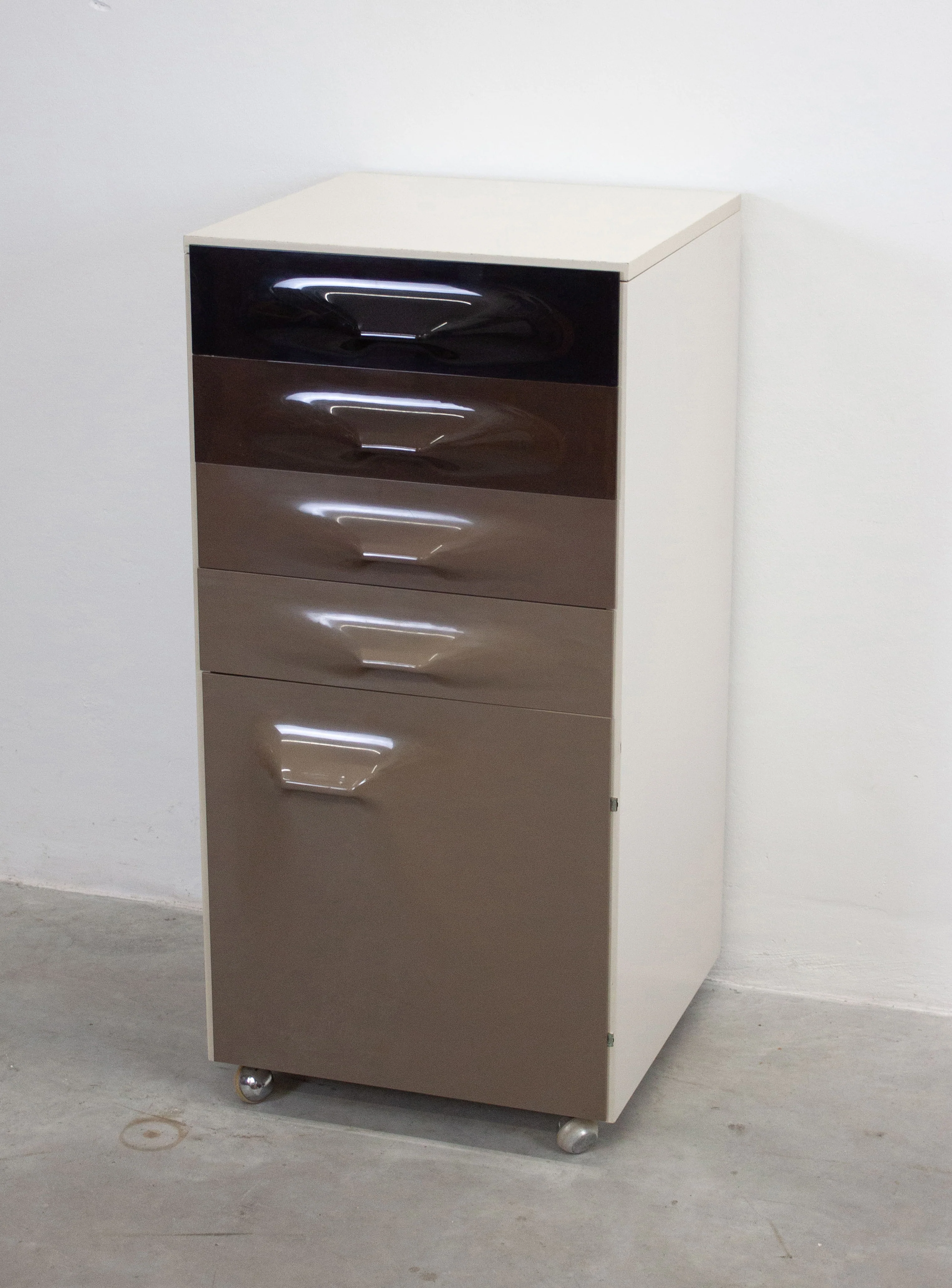 Doubinsky Frères DF2000 Bar Cabinet by Raymond Loewy - Image 4