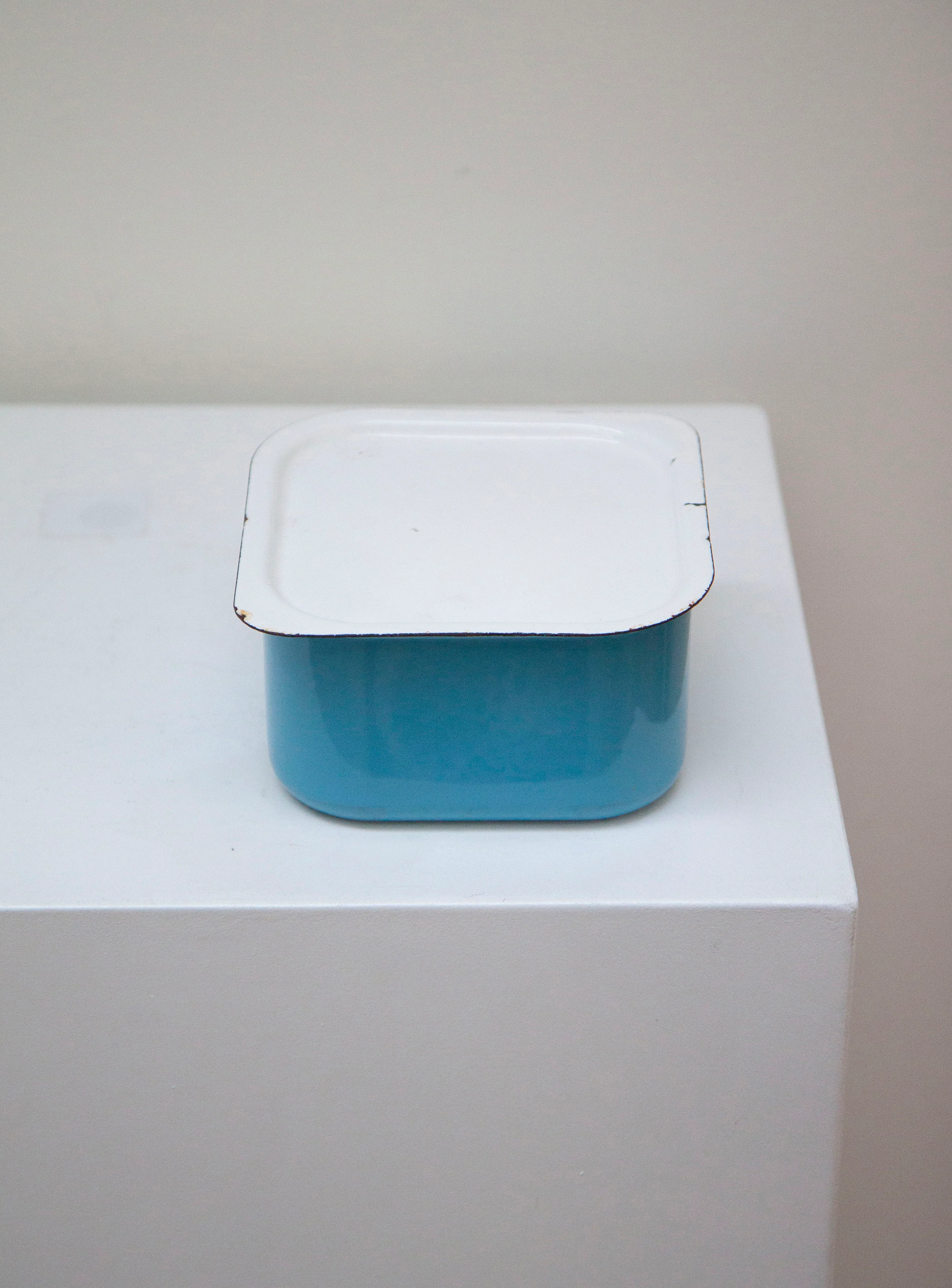 Finel Enamel Bowl with Lid by Kaj Franck (Blue/White) - Image 3