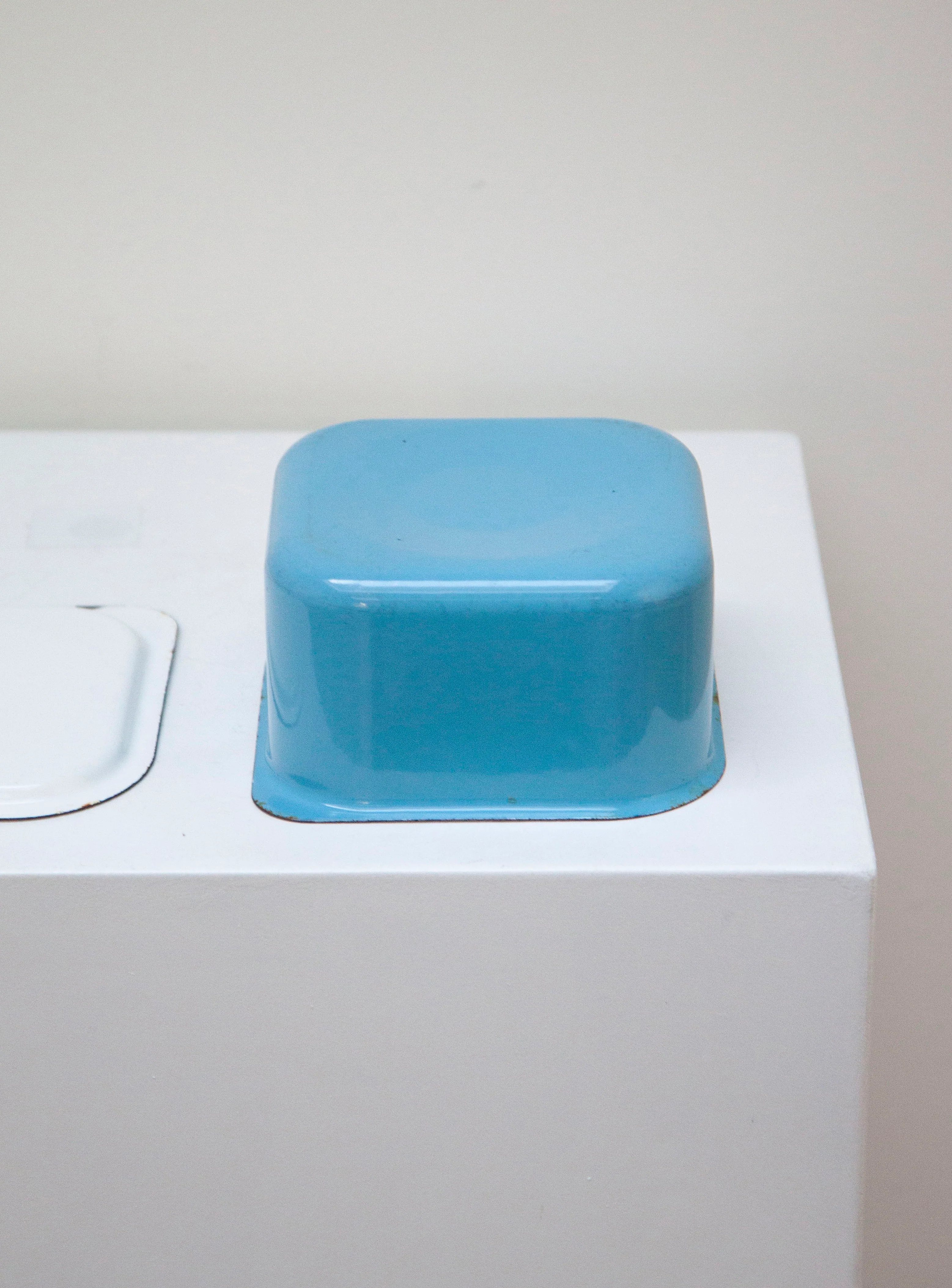 Finel Enamel Bowl with Lid by Kaj Franck (Blue/White) - Image 9