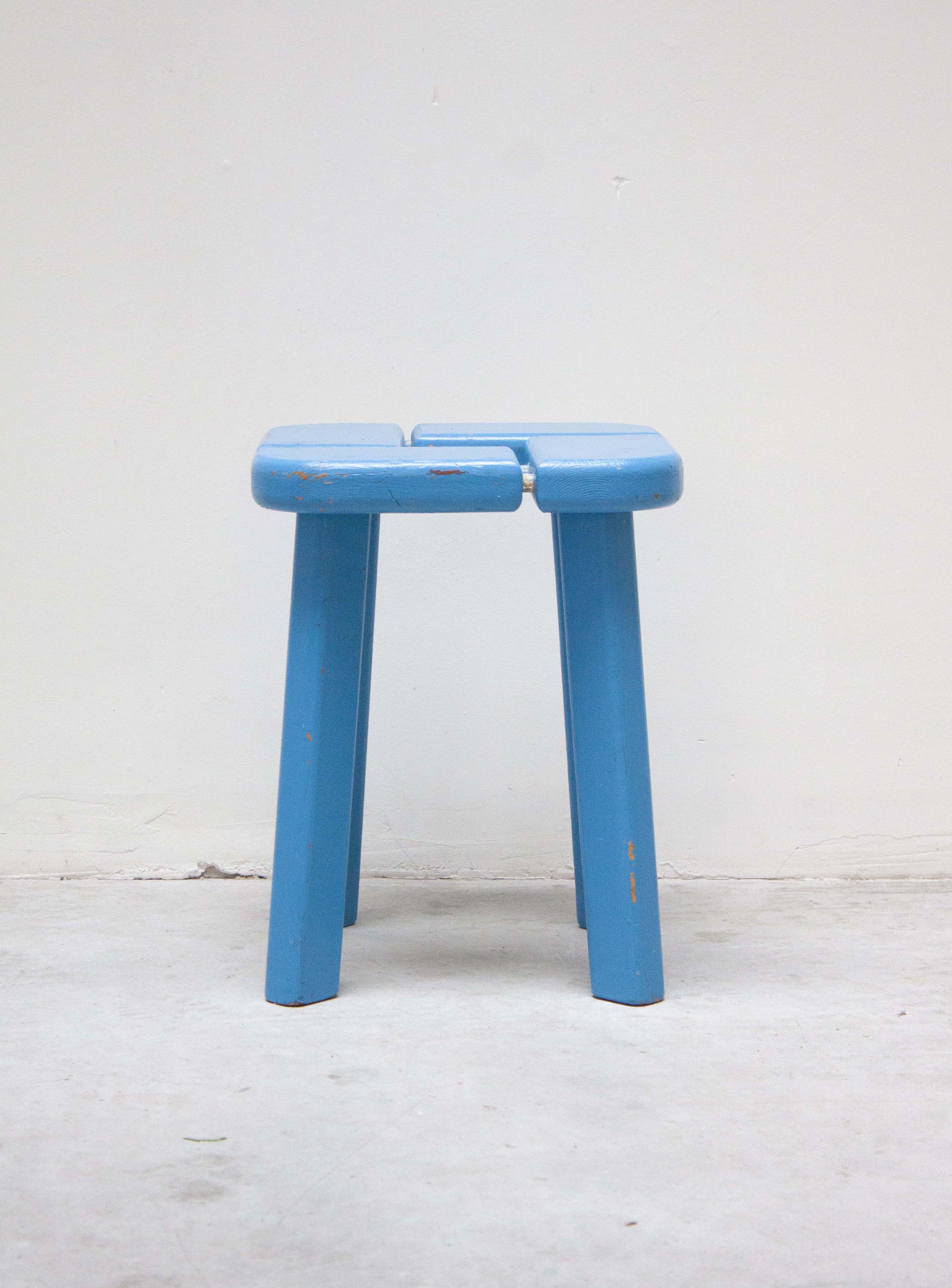 Finnsauna Lagerholm Pine Stool (Light Blue) - Image 3