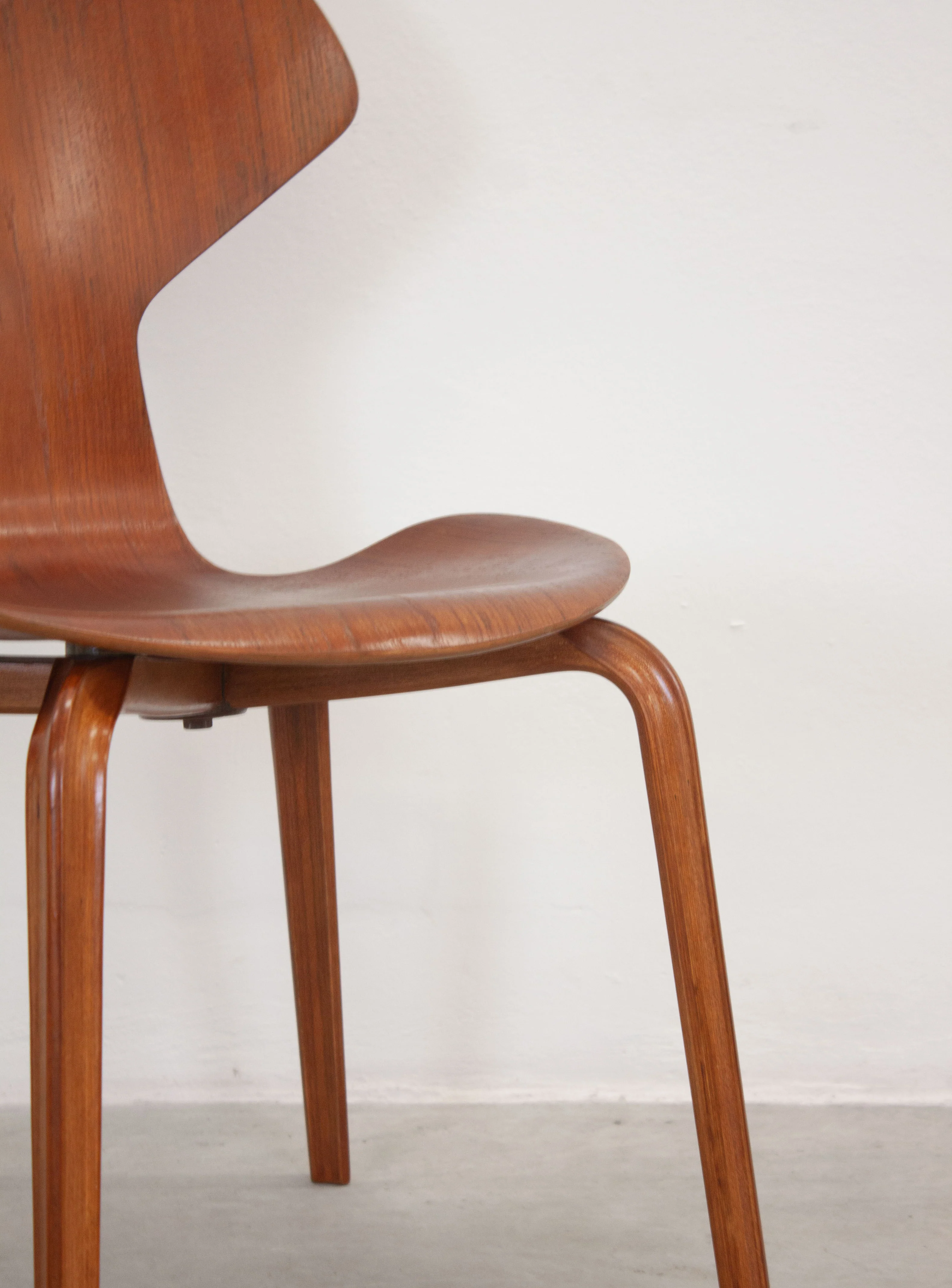 Fritz Hansen Grand Prix Dining Chair by Arne Jacobsen - Image 11