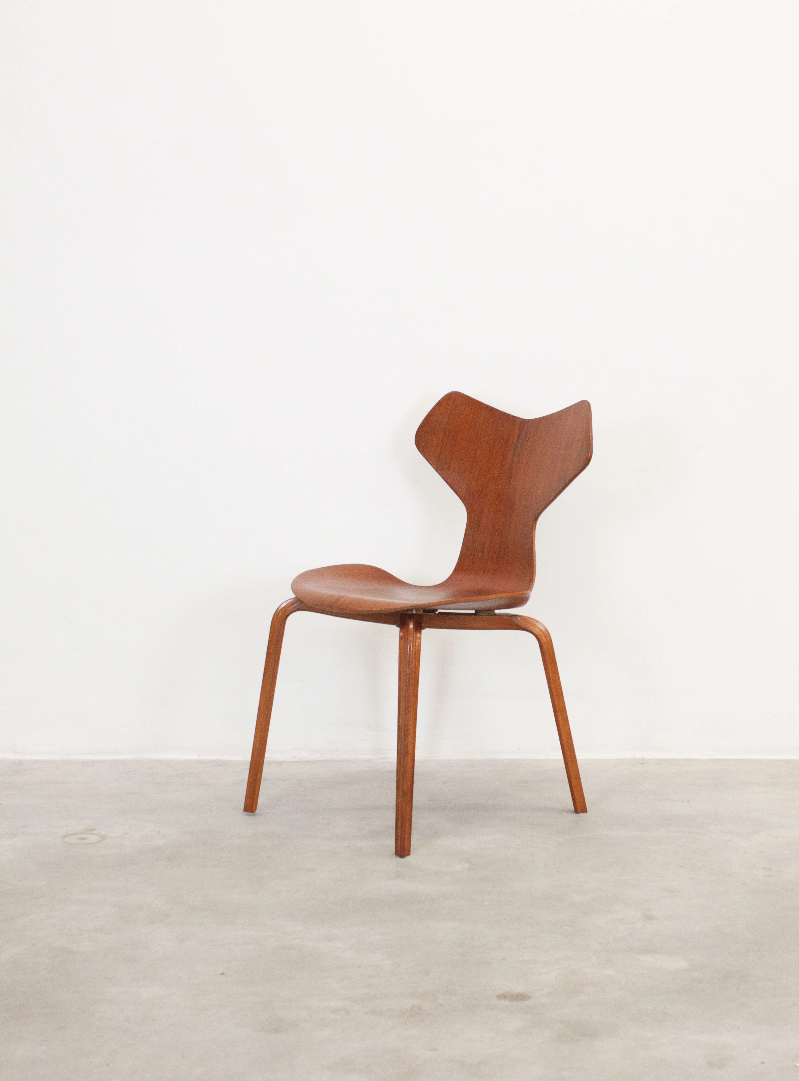Fritz Hansen Grand Prix Dining Chair by Arne Jacobsen - Image 3