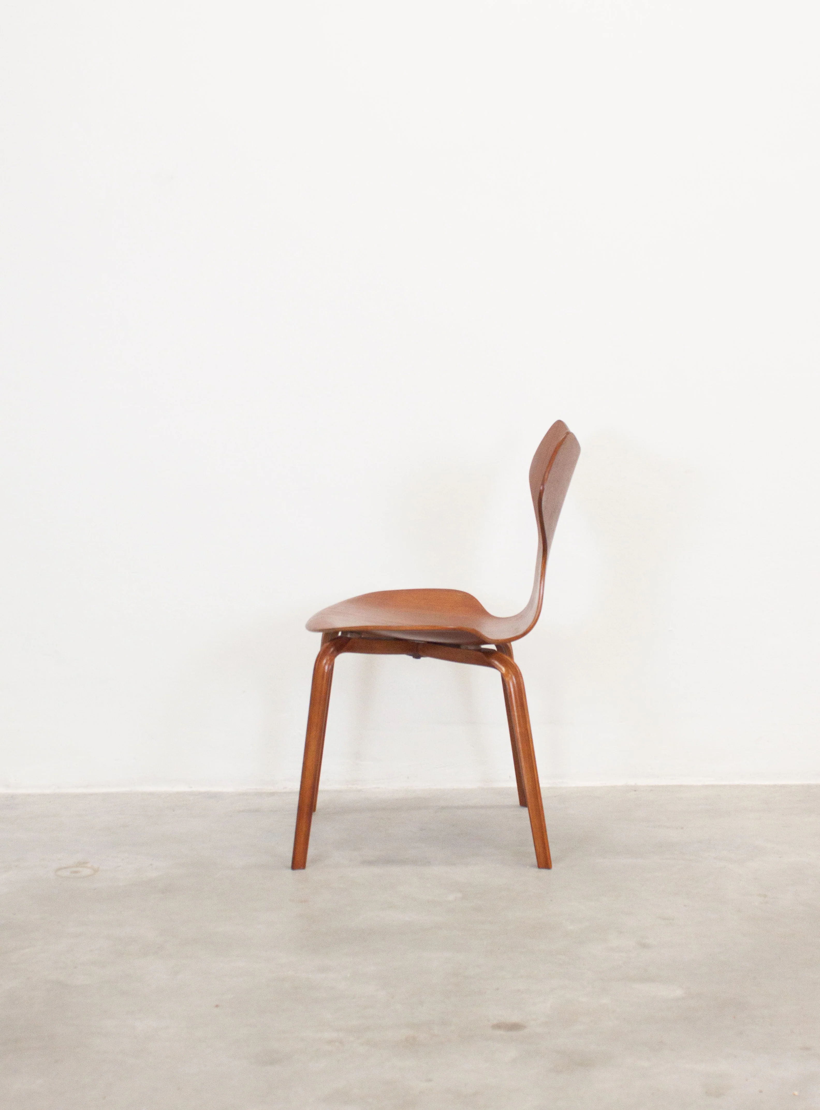 Fritz Hansen Grand Prix Dining Chair by Arne Jacobsen - Image 4