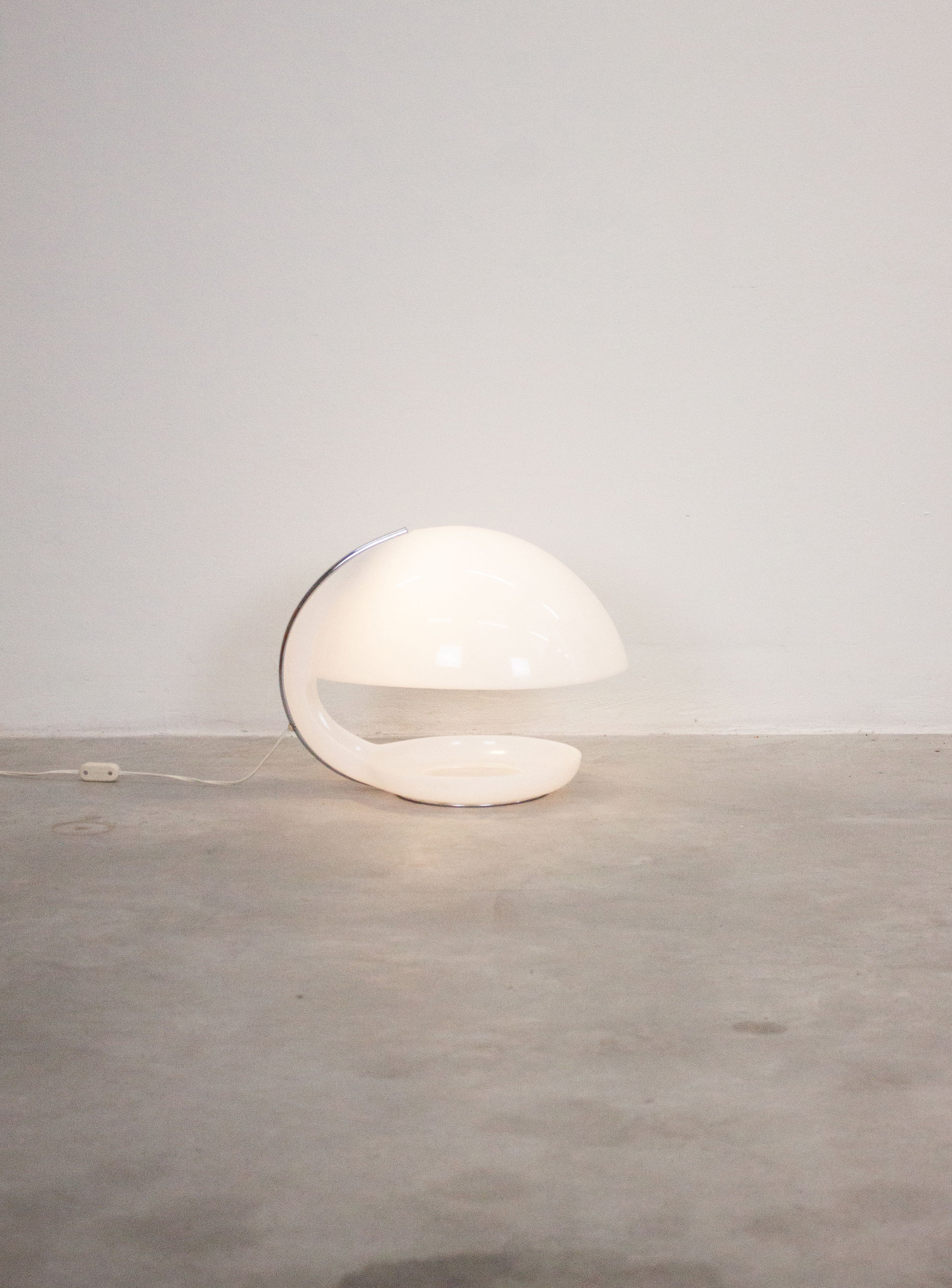 Guzzini Fiona Table Lamp by Luigi Massoni - Image 12