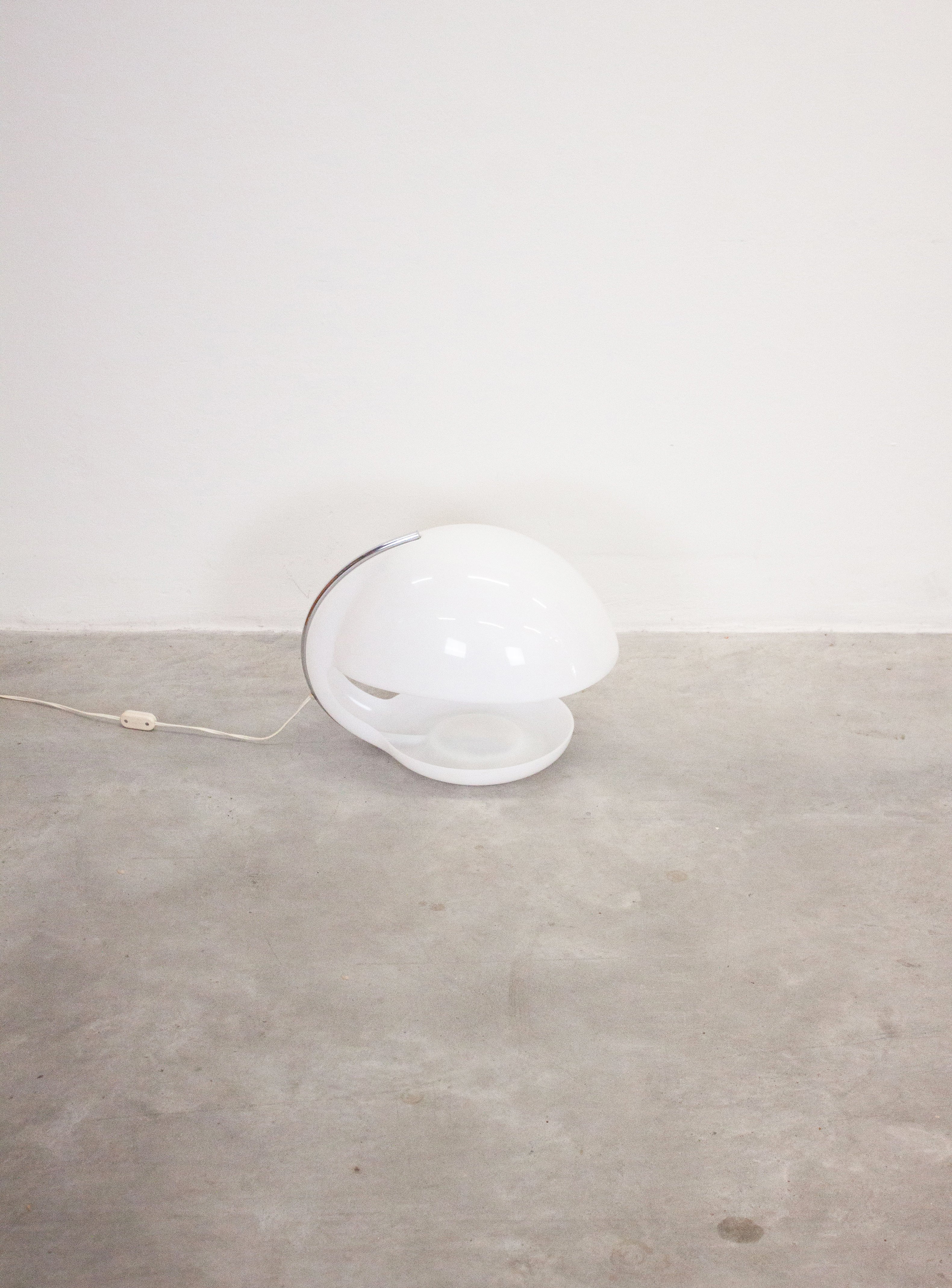 Guzzini Fiona Table Lamp by Luigi Massoni - Image 9