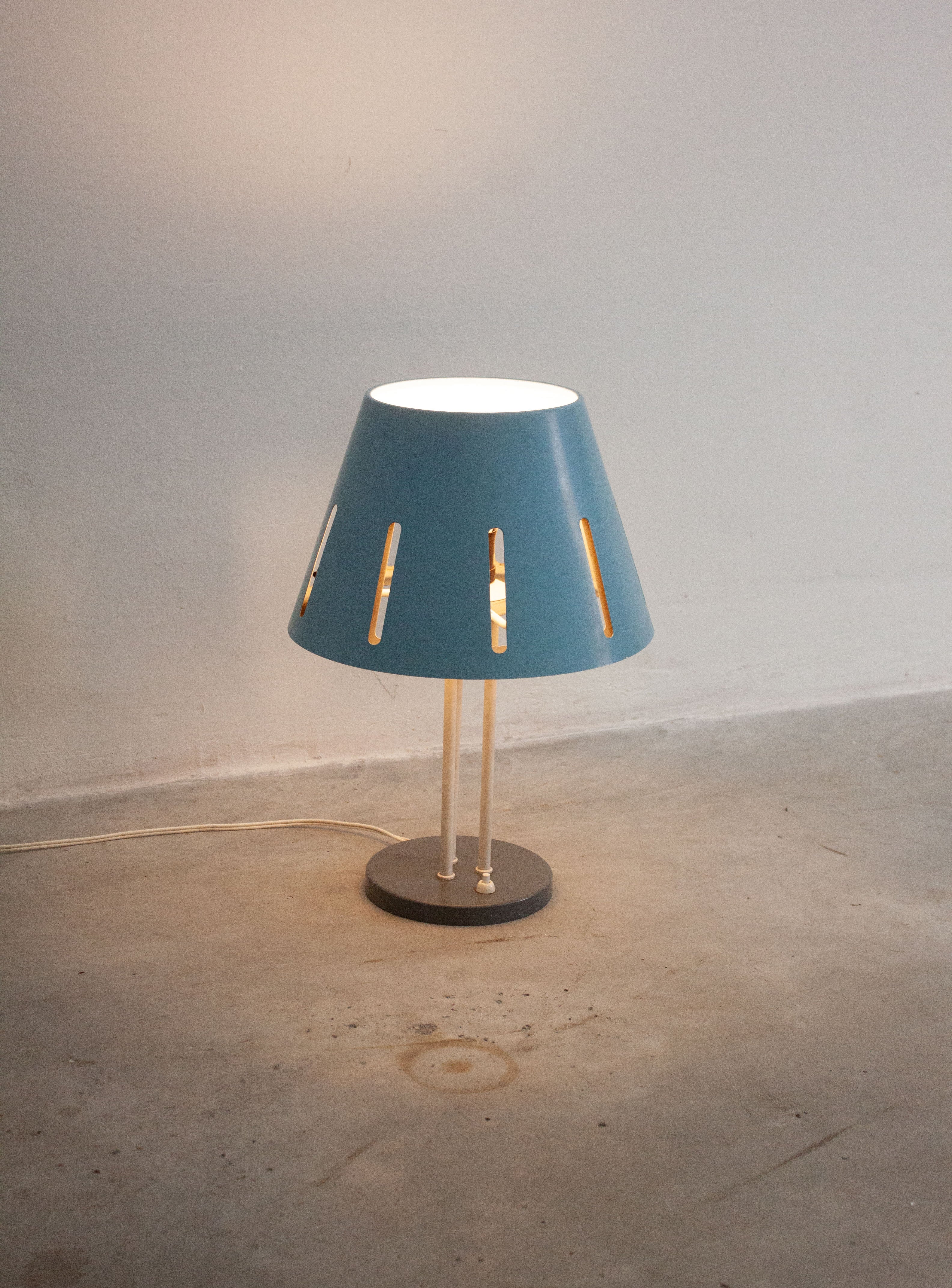 Hala 'Zonneserie' Model 9 Desk Lamp by H. Busquet (Light Blue)