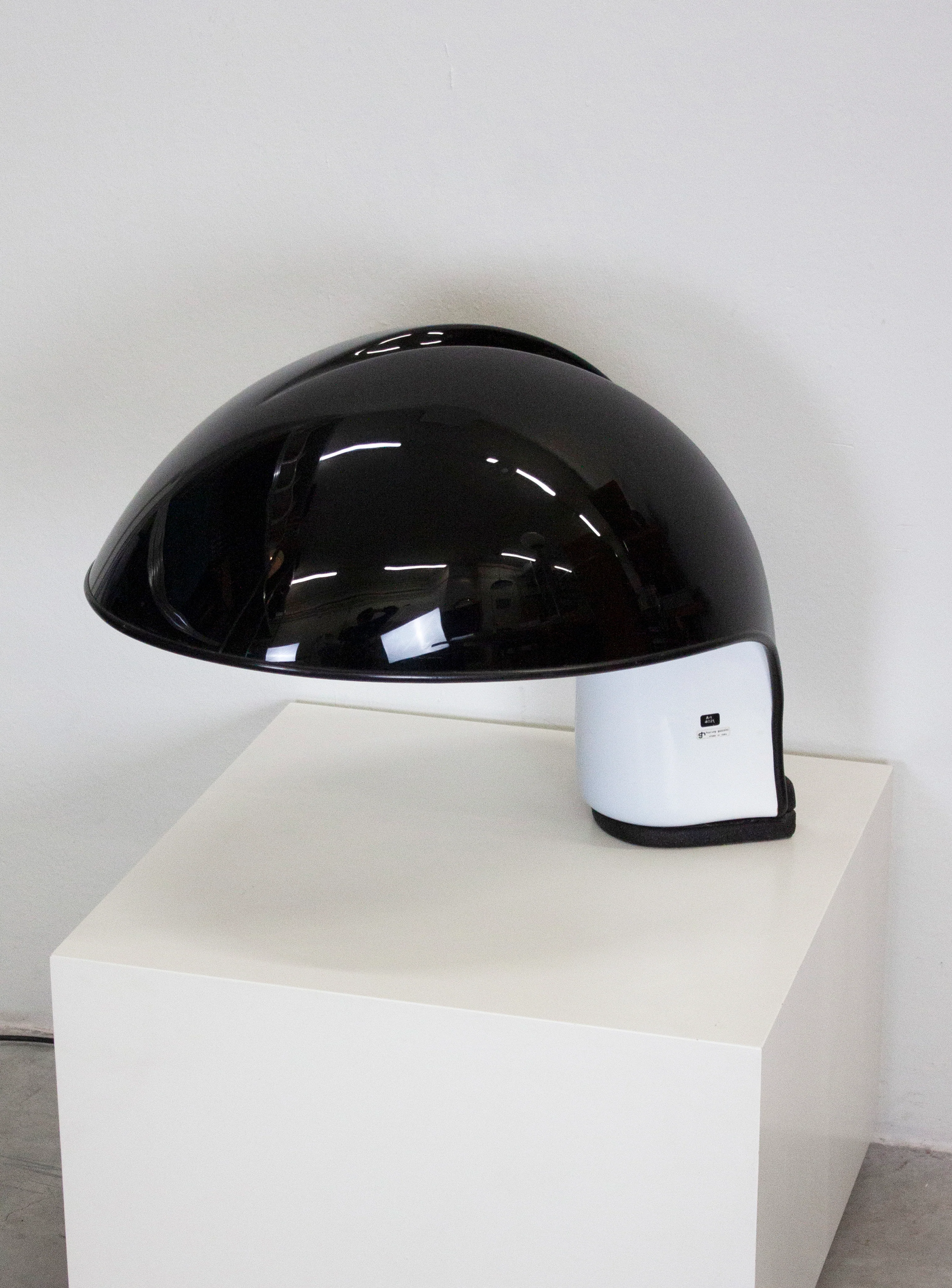 Harvey Guzzini Albanella Table Lamp by Sergio Brazzoli & Ermanno Lampa (Black) - Image 18