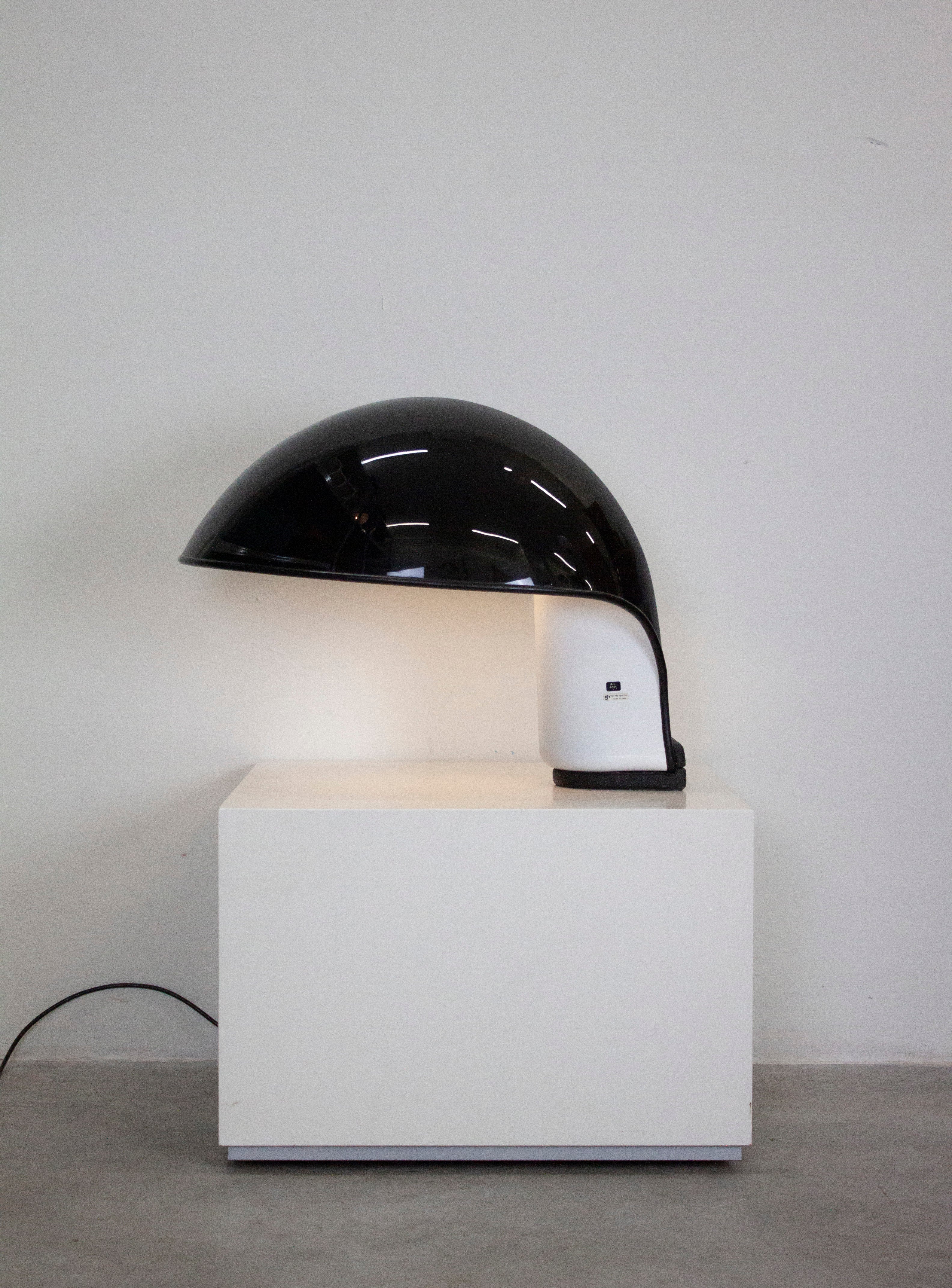 Harvey Guzzini Albanella Table Lamp by Sergio Brazzoli & Ermanno Lampa (Black) - Image 29