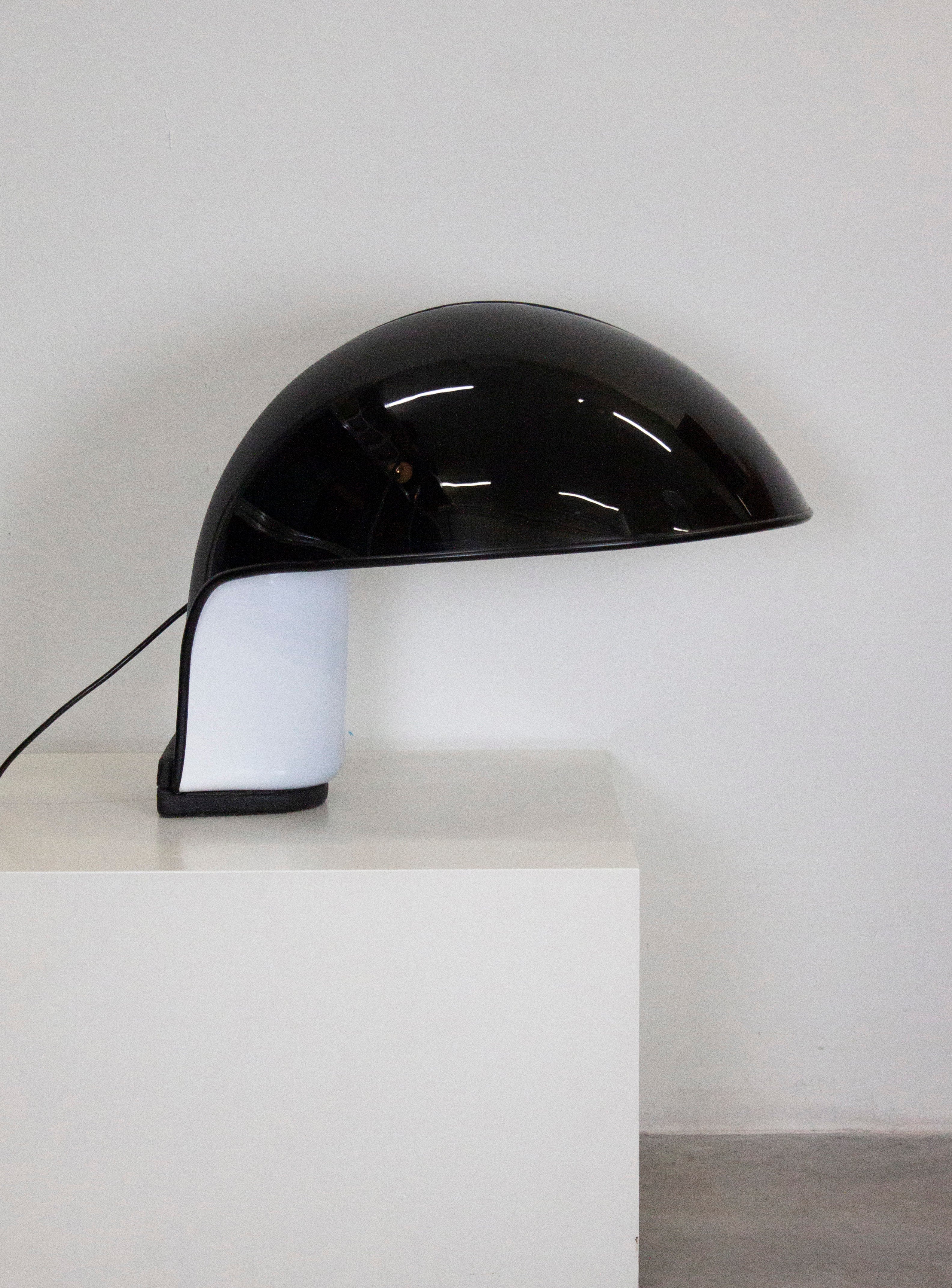Harvey Guzzini Albanella Table Lamp by Sergio Brazzoli & Ermanno Lampa (Black) - Image 3