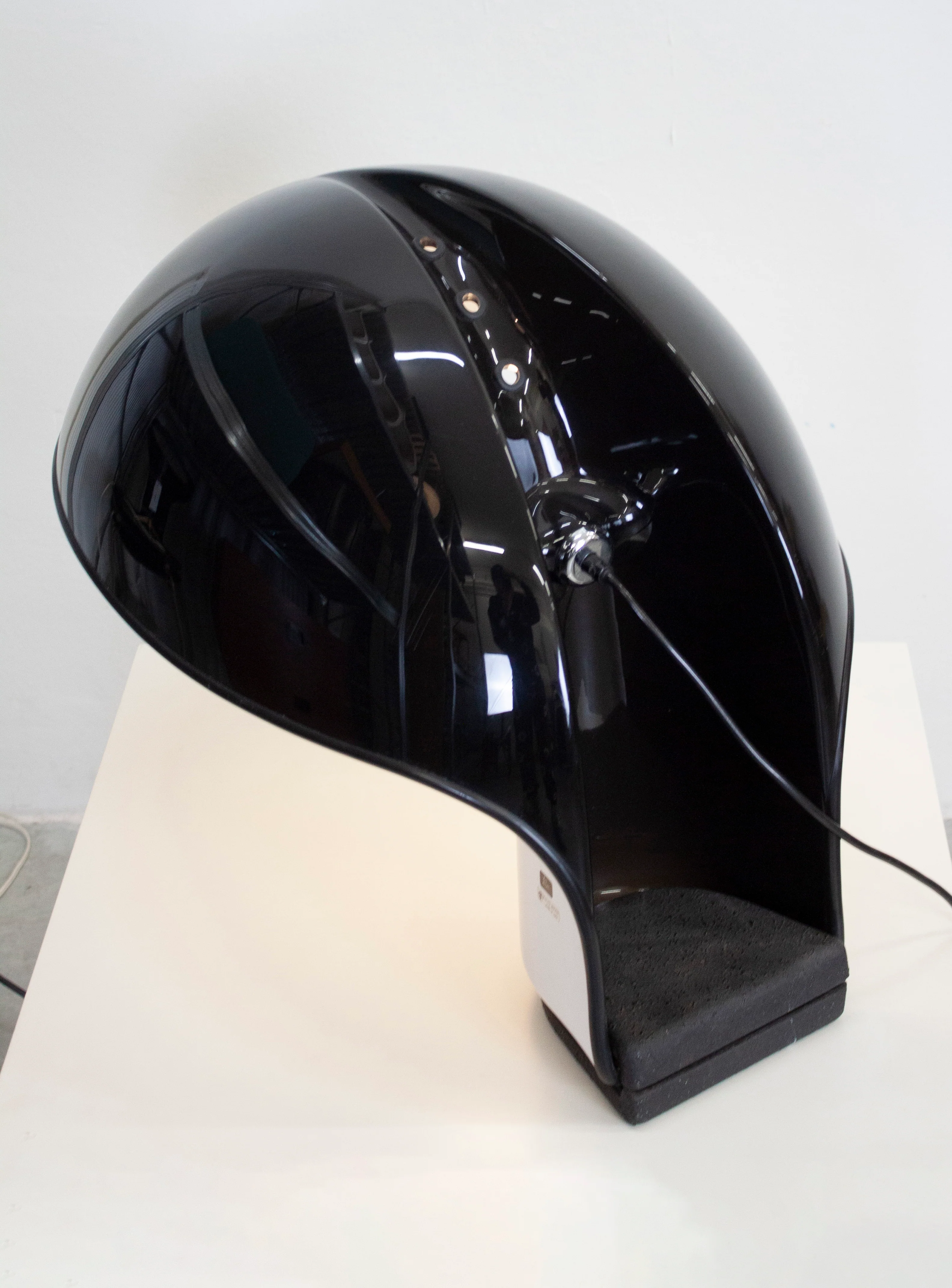 Harvey Guzzini Albanella Table Lamp by Sergio Brazzoli & Ermanno Lampa (Black) - Image 40