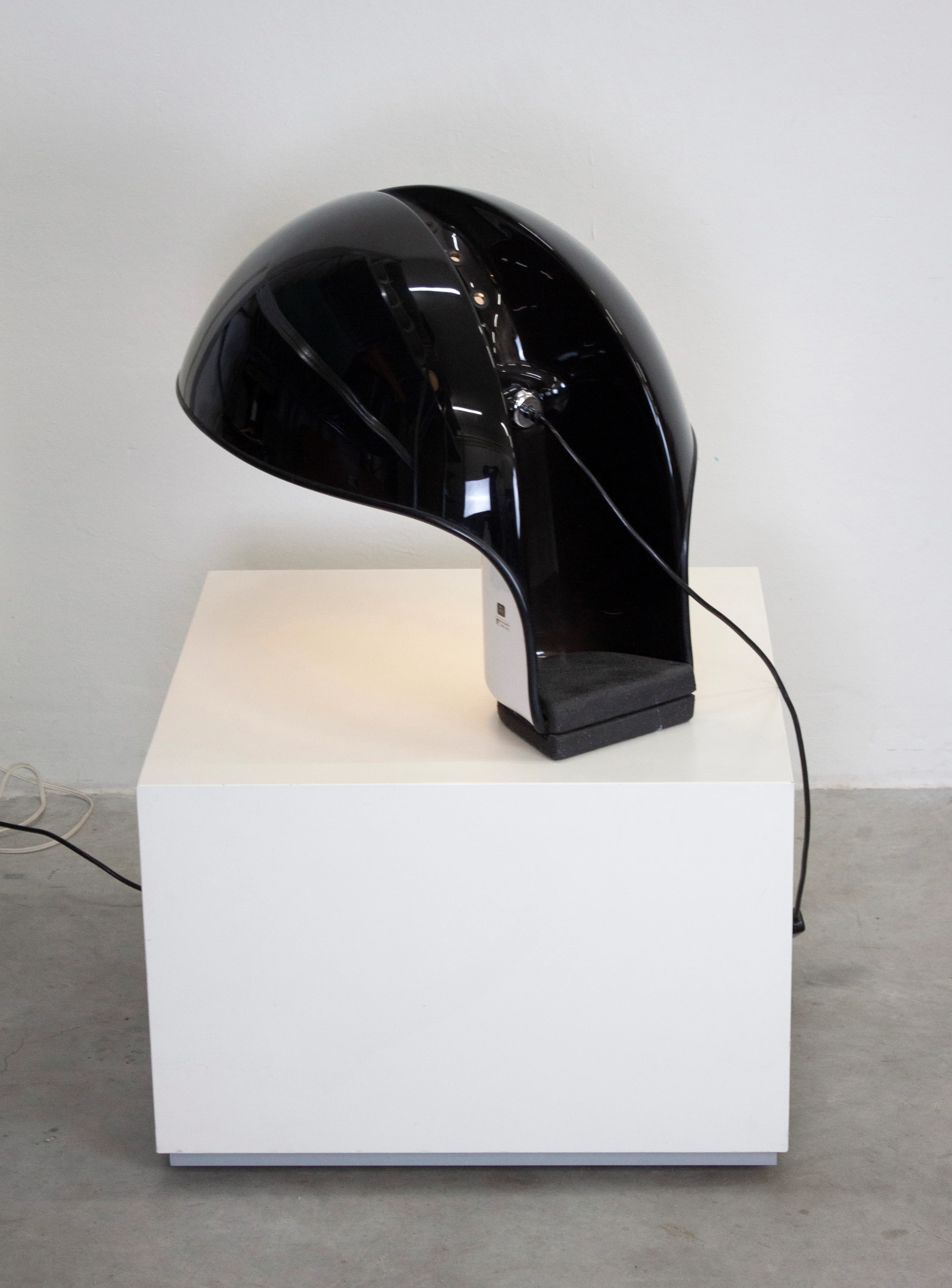 Harvey Guzzini Albanella Table Lamp by Sergio Brazzoli & Ermanno Lampa (Black) - Image 42