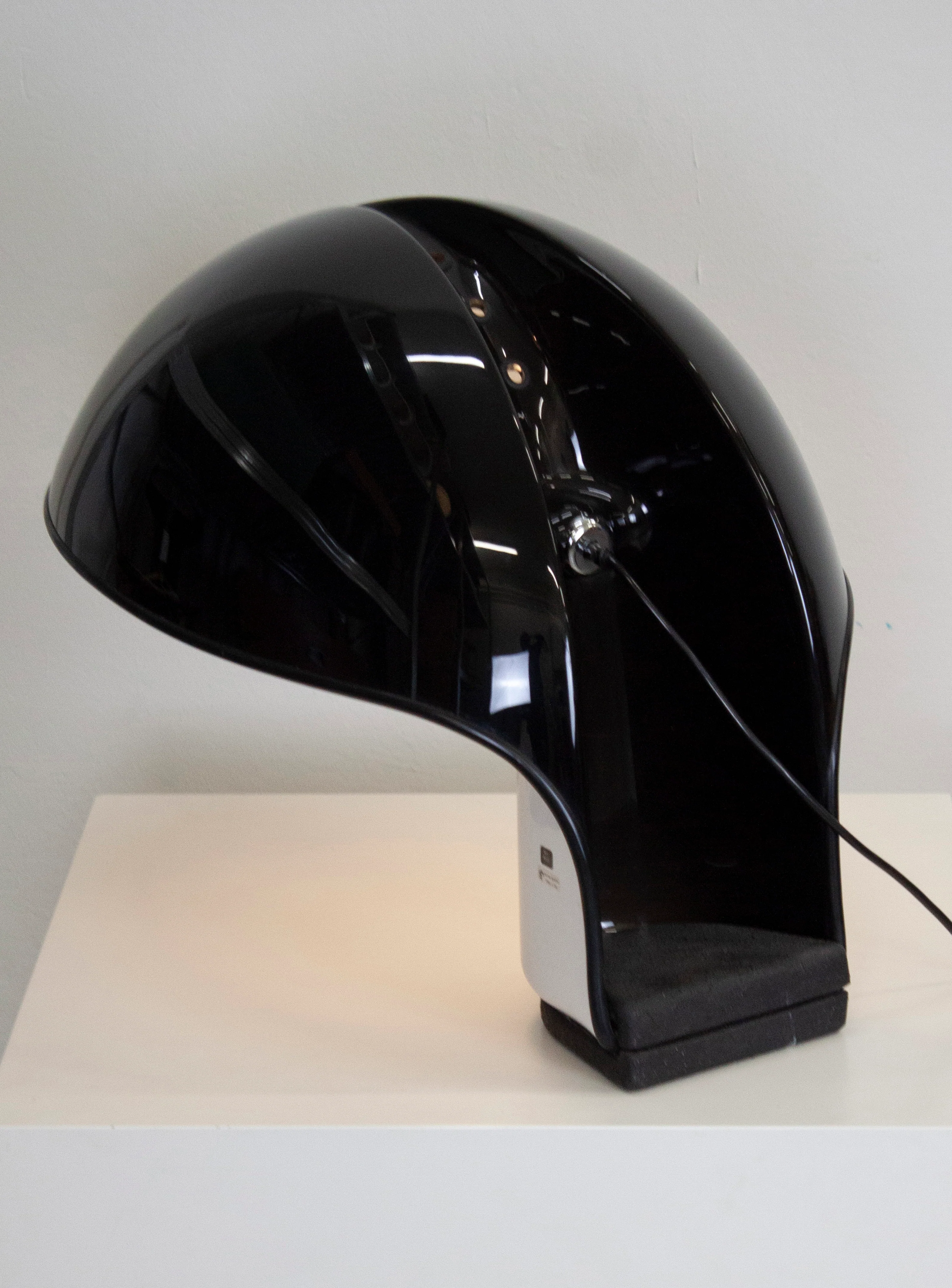Harvey Guzzini Albanella Table Lamp by Sergio Brazzoli & Ermanno Lampa (Black) - Image 43