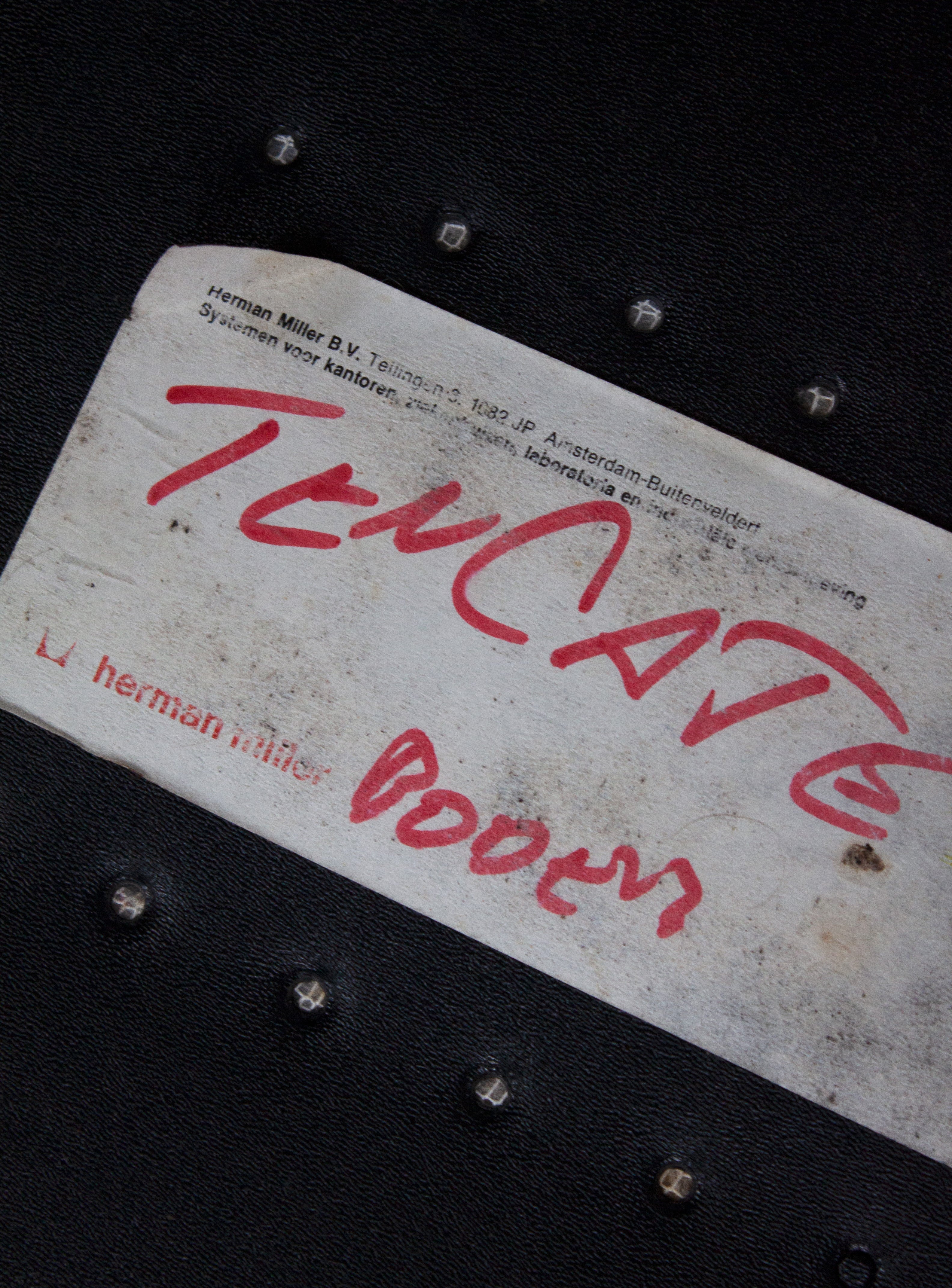 Herman Miller Eames Lounge Chair by Charles and Ray Eames - Image 18