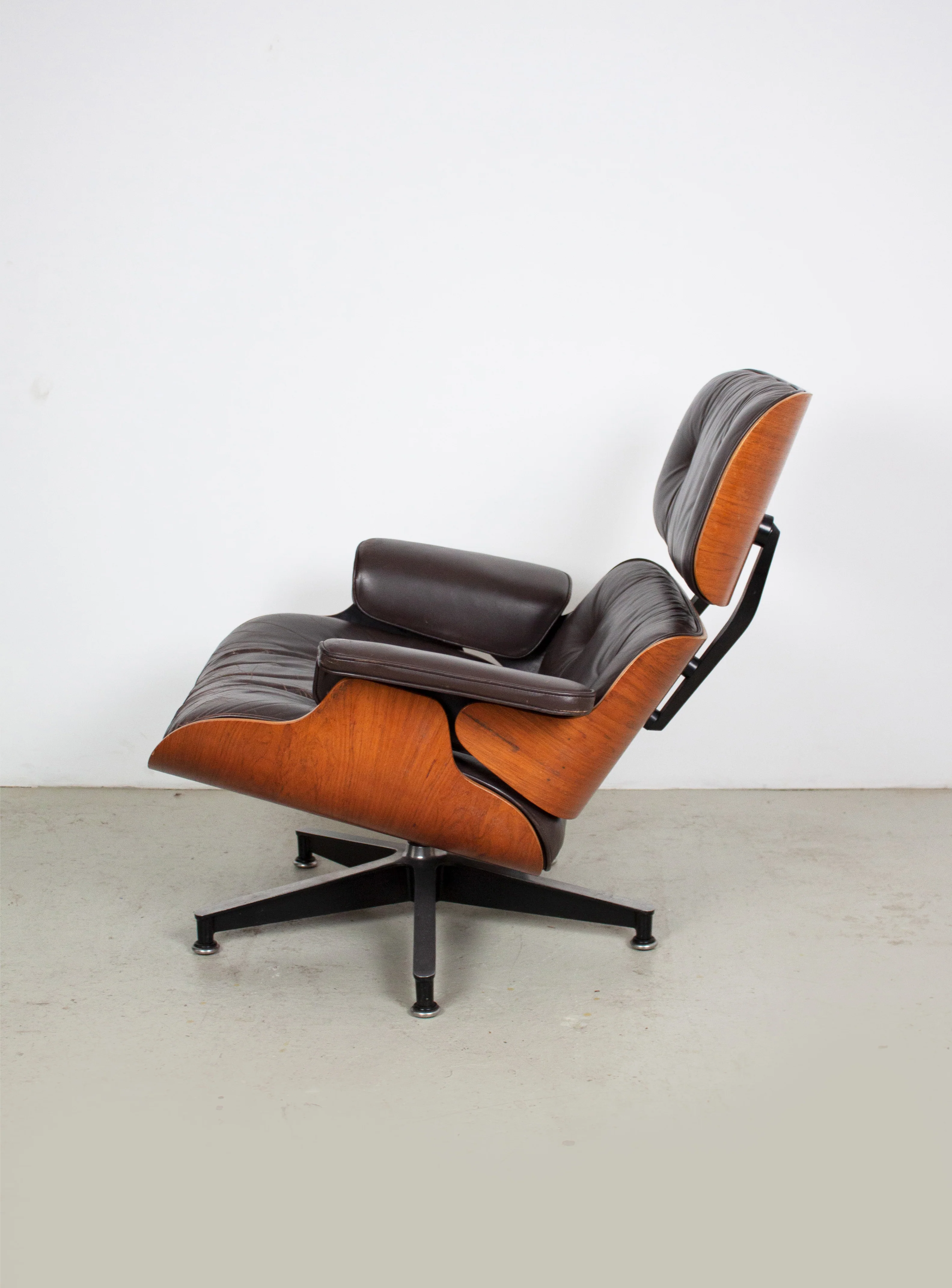 Herman Miller Eames Lounge Chair by Charles and Ray Eames - Image 2