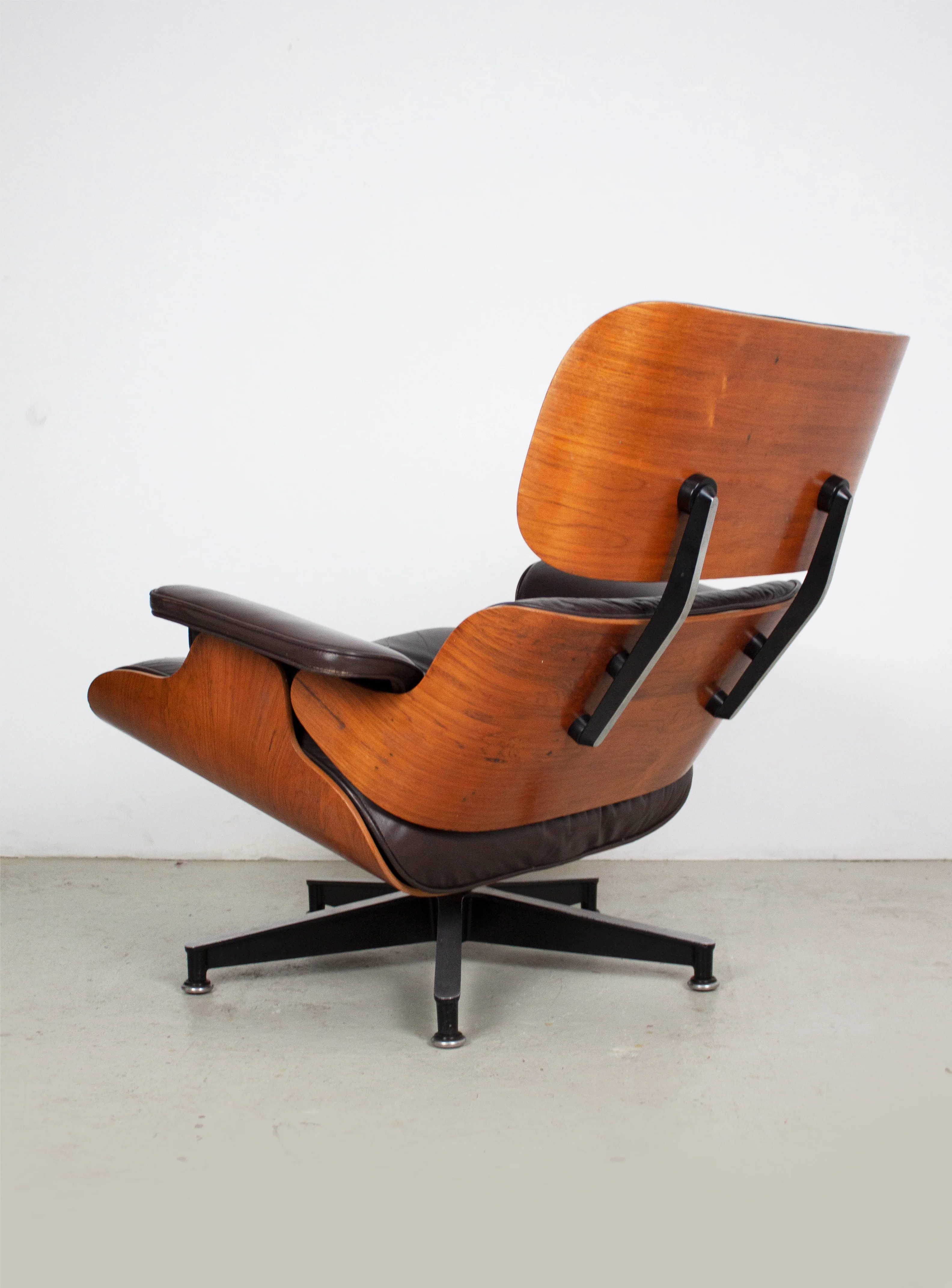 Herman Miller Eames Lounge Chair by Charles and Ray Eames - Image 3