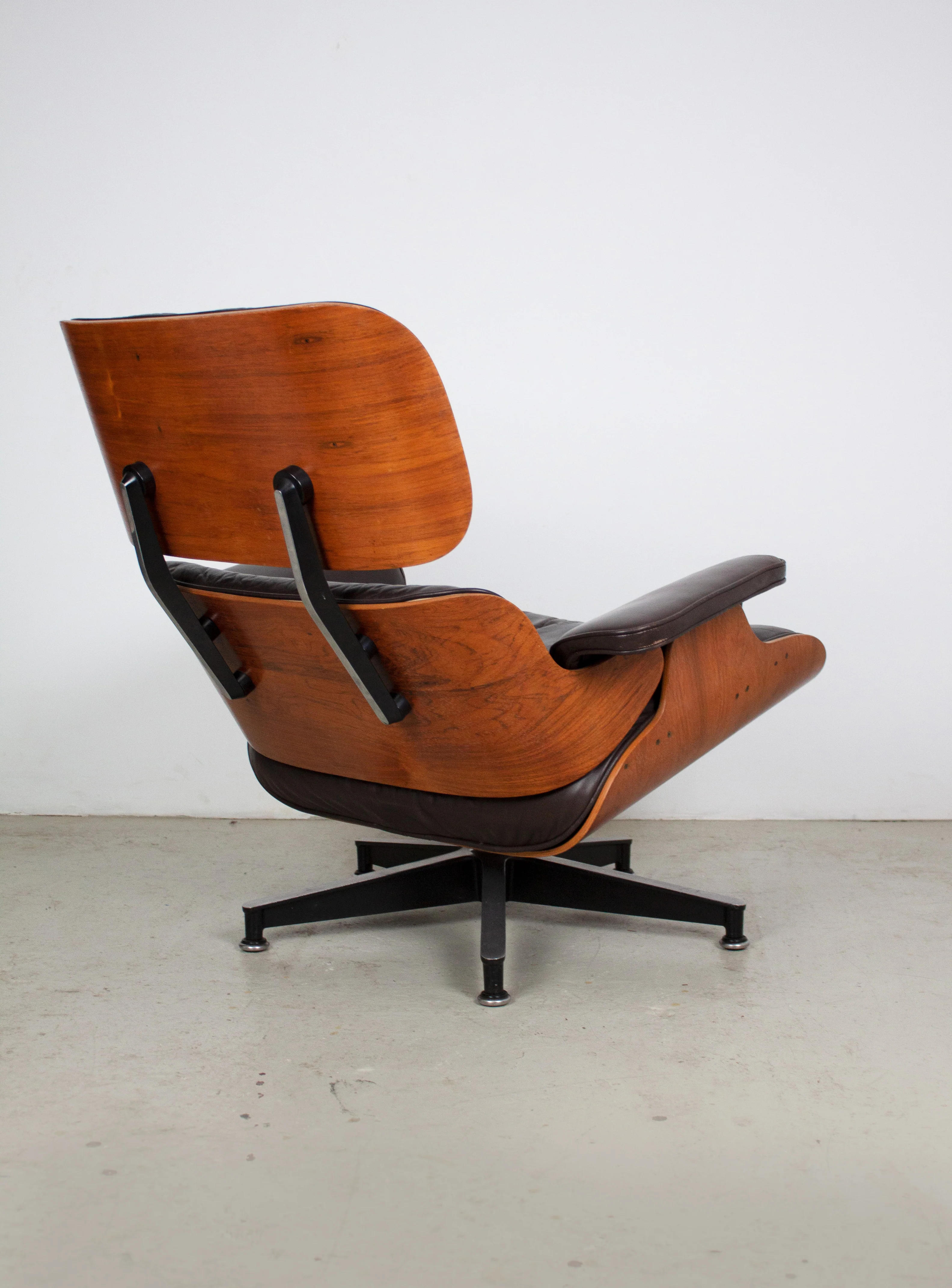 Herman Miller Eames Lounge Chair by Charles and Ray Eames - Image 5