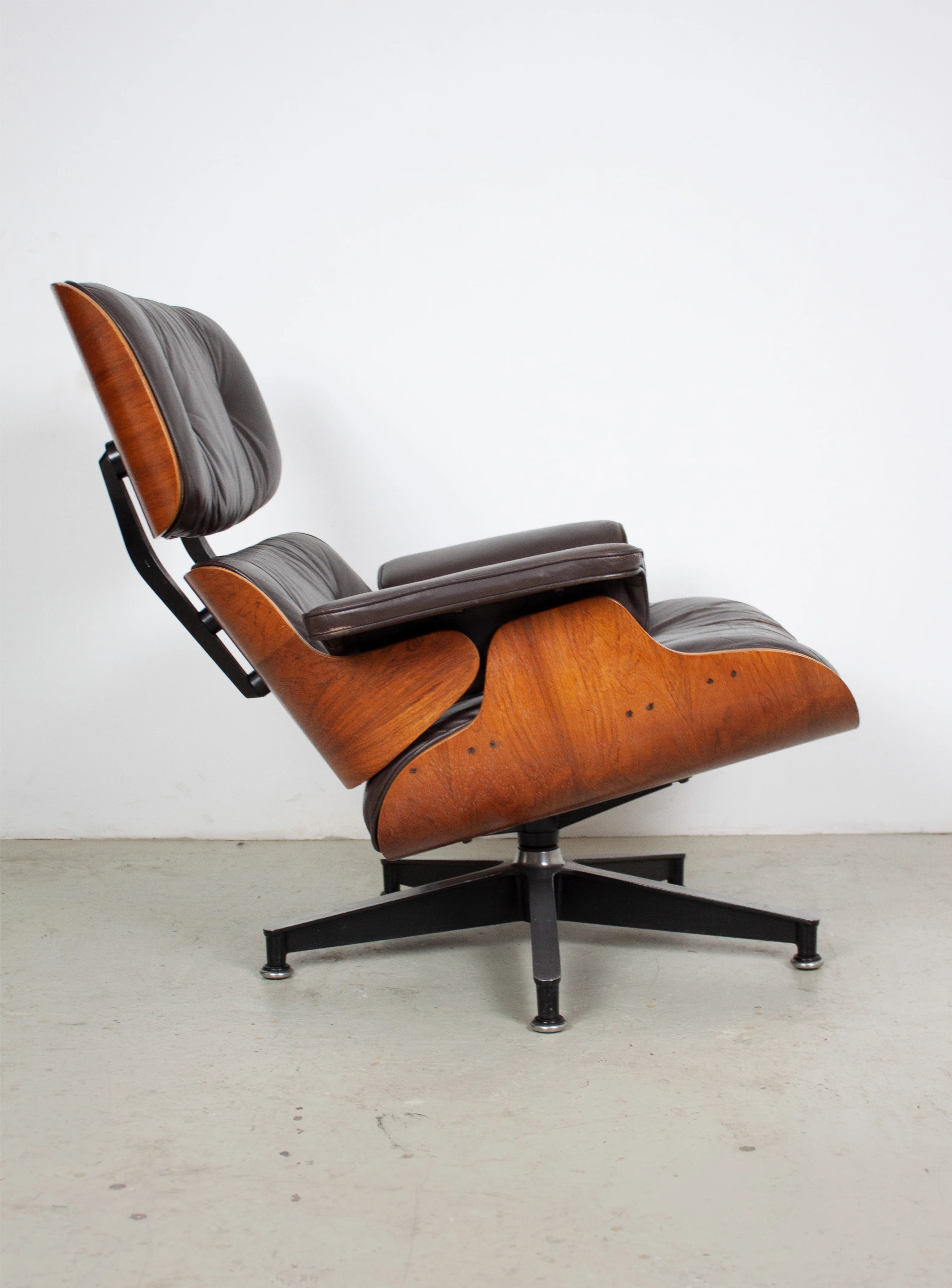 Herman Miller Eames Lounge Chair by Charles and Ray Eames - Image 6