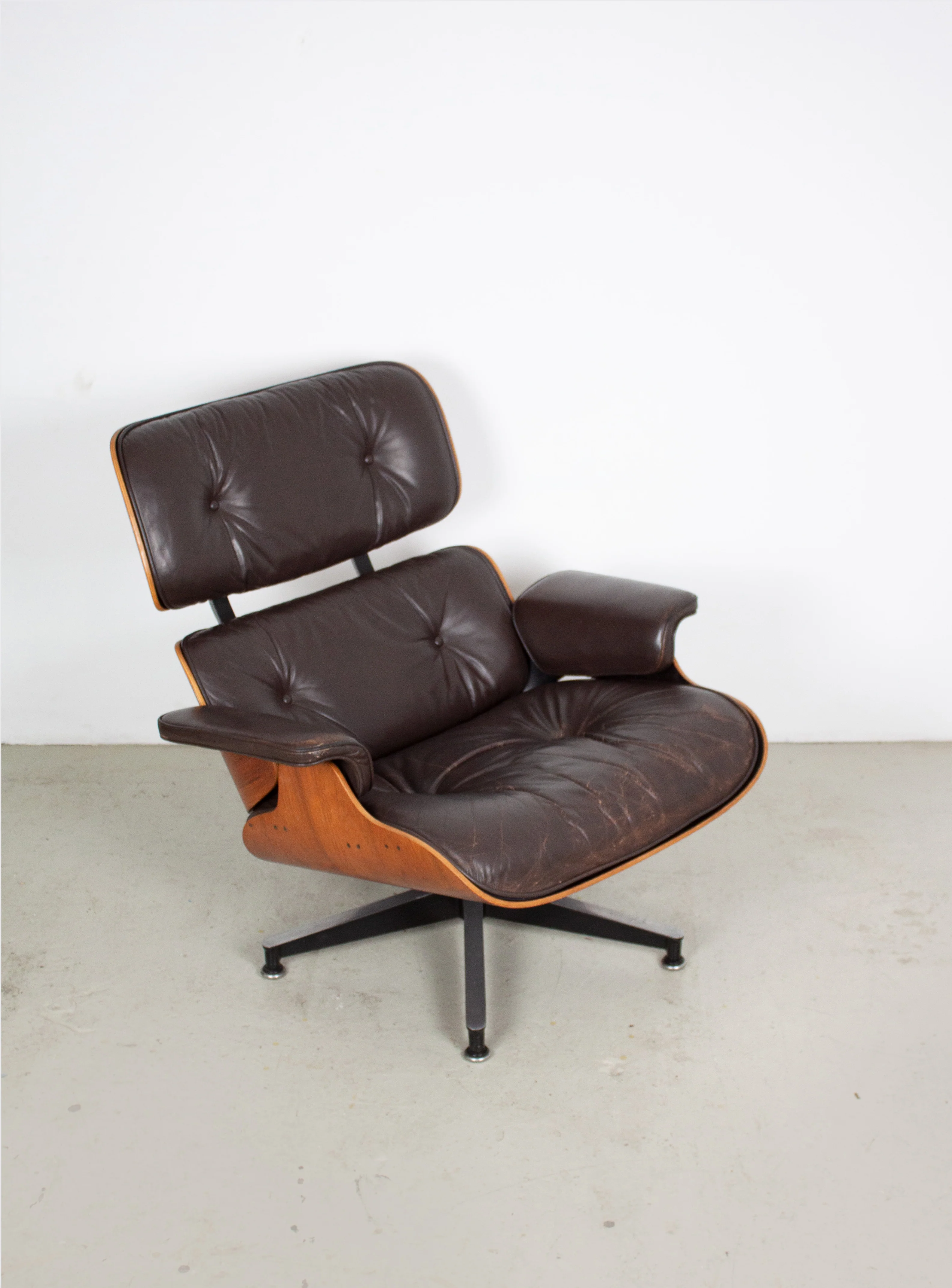 Herman Miller Eames Lounge Chair by Charles and Ray Eames - Image 7