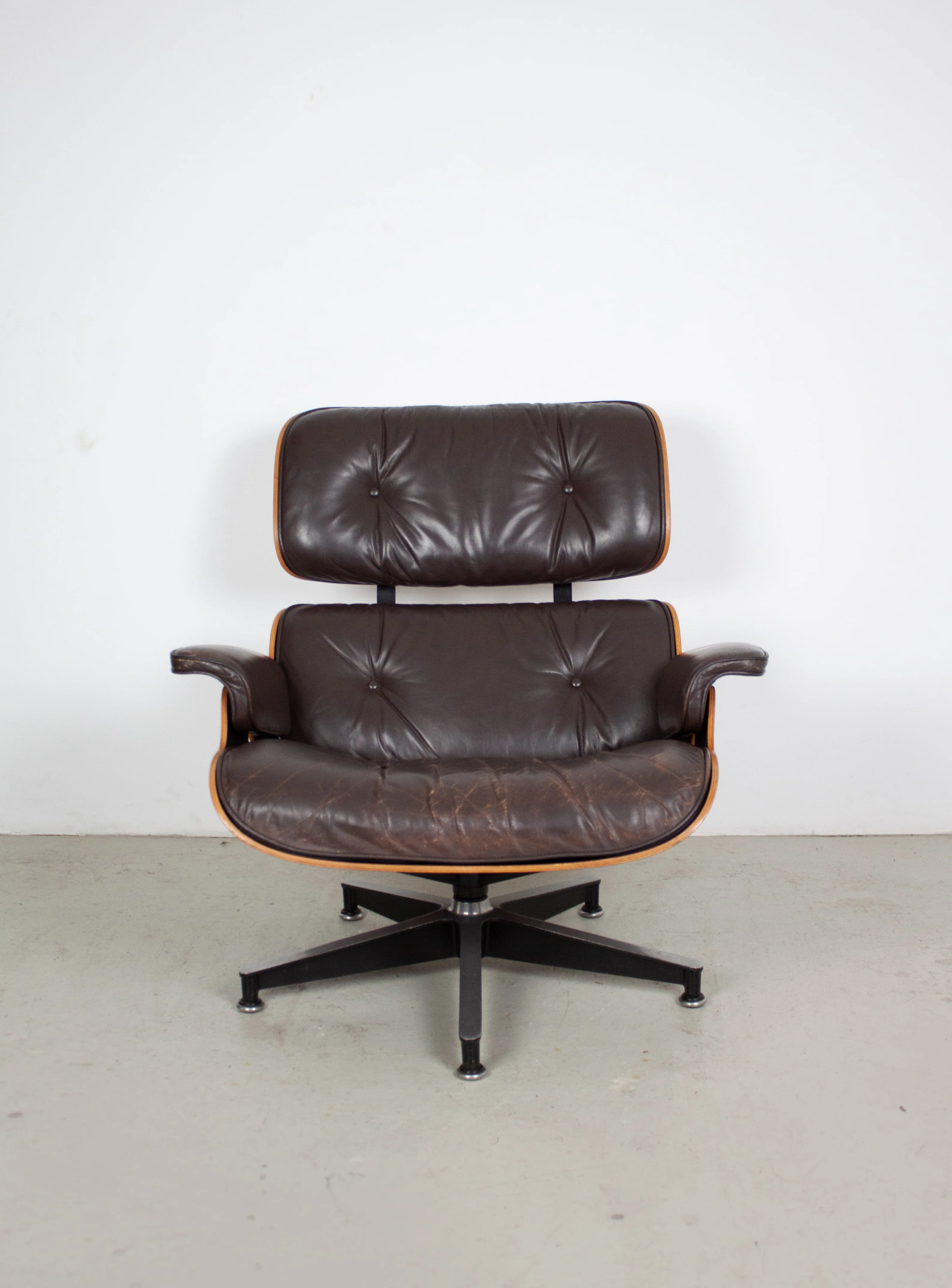 Herman Miller Eames Lounge Chair by Charles and Ray Eames - Image 8