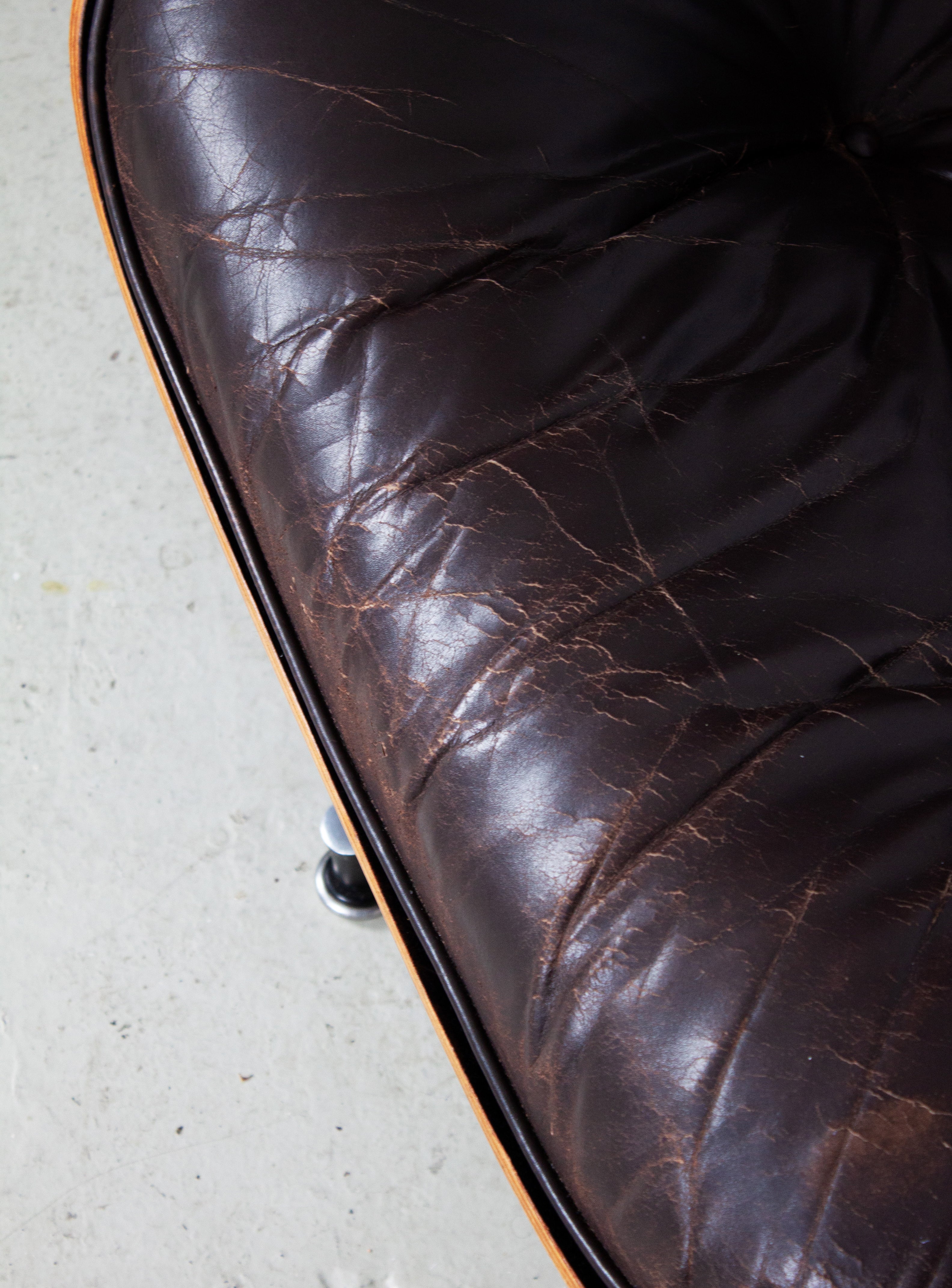 Herman Miller Eames Lounge Chair by Charles and Ray Eames - Image 9