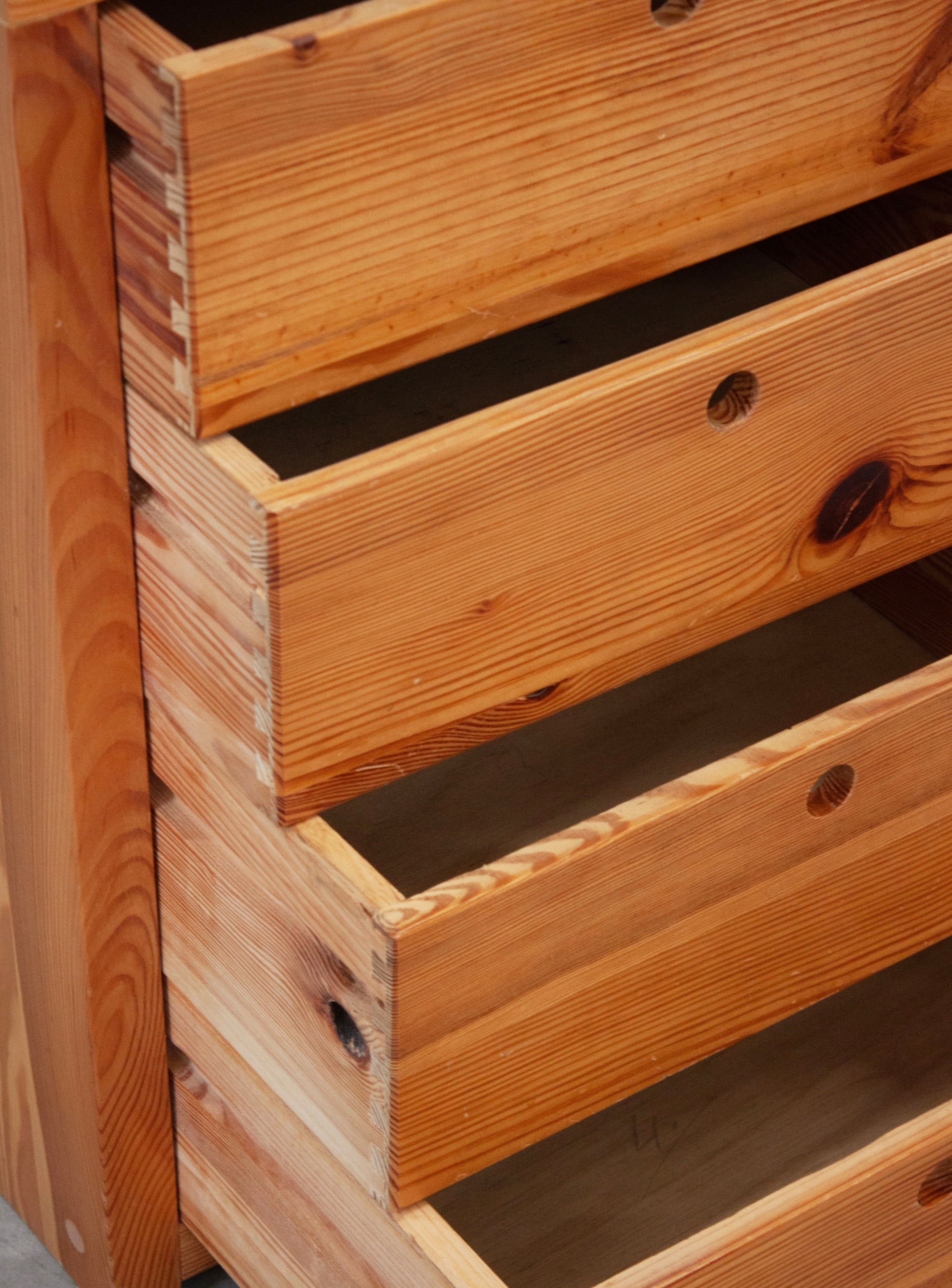 Houtwerk Hattem Pine Chest of Drawers by Ate van Apeldoorn - Image 10