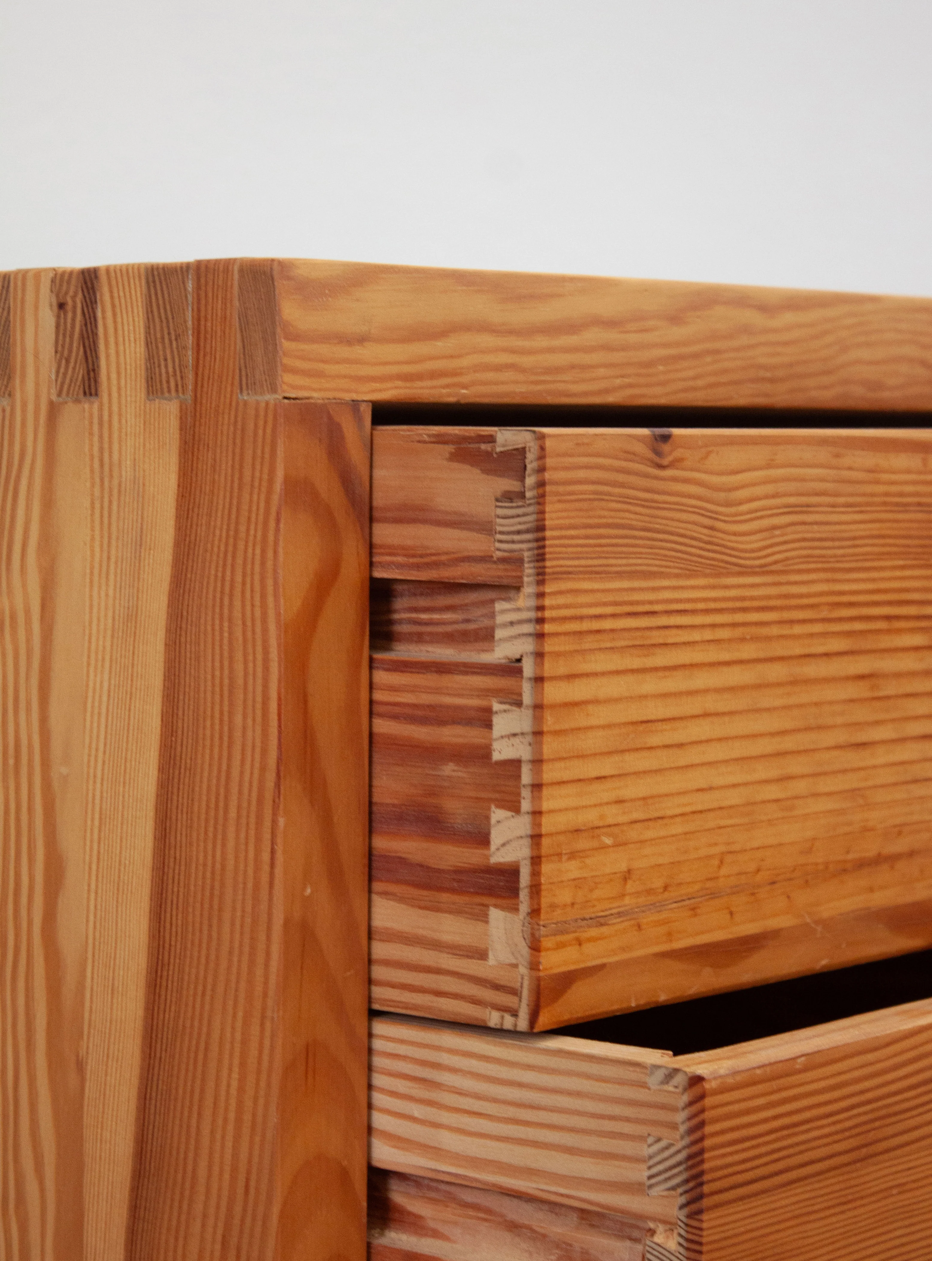 Houtwerk Hattem Pine Chest of Drawers by Ate van Apeldoorn - Image 11