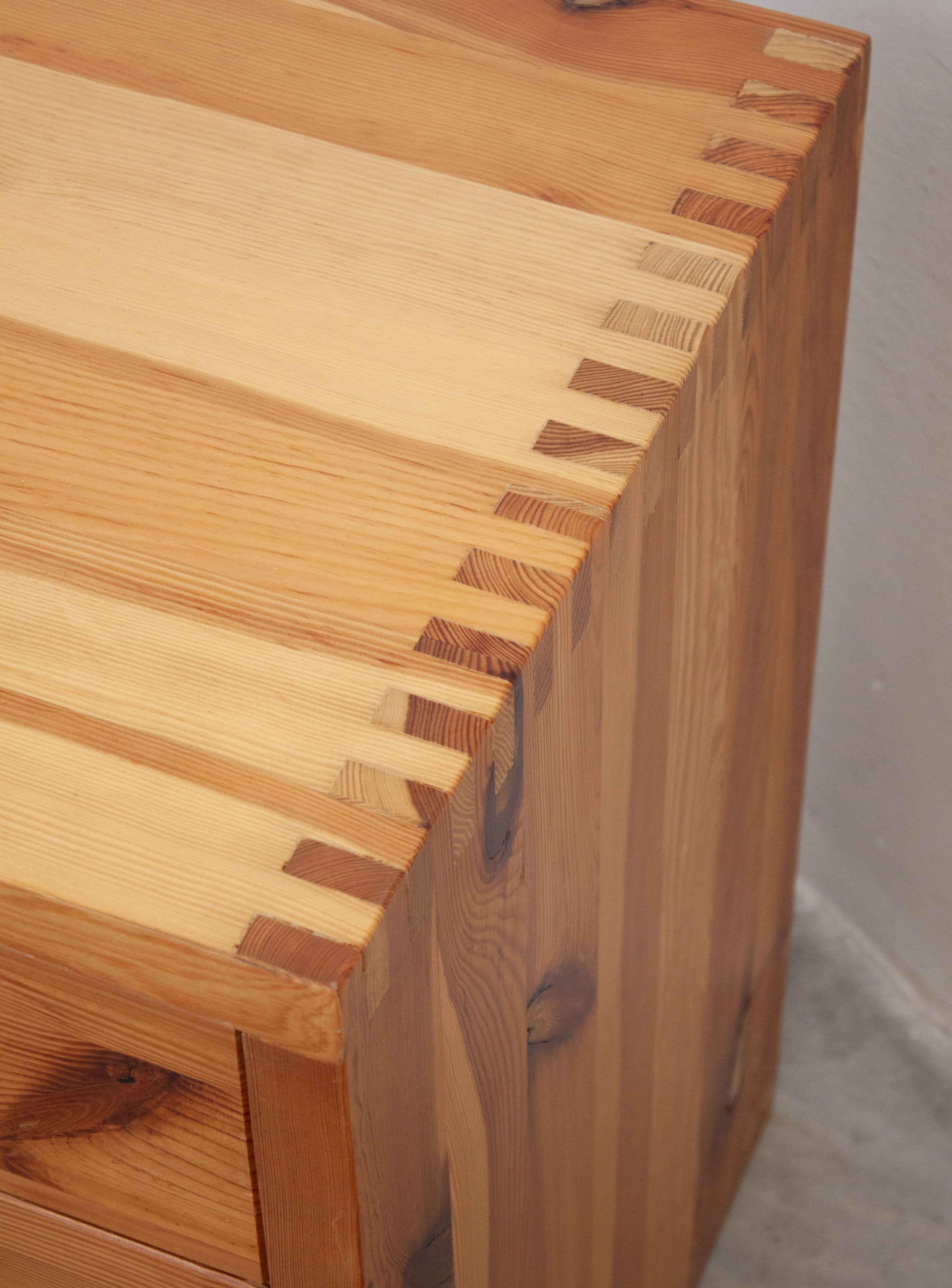 Houtwerk Hattem Pine Chest of Drawers by Ate van Apeldoorn - Image 13