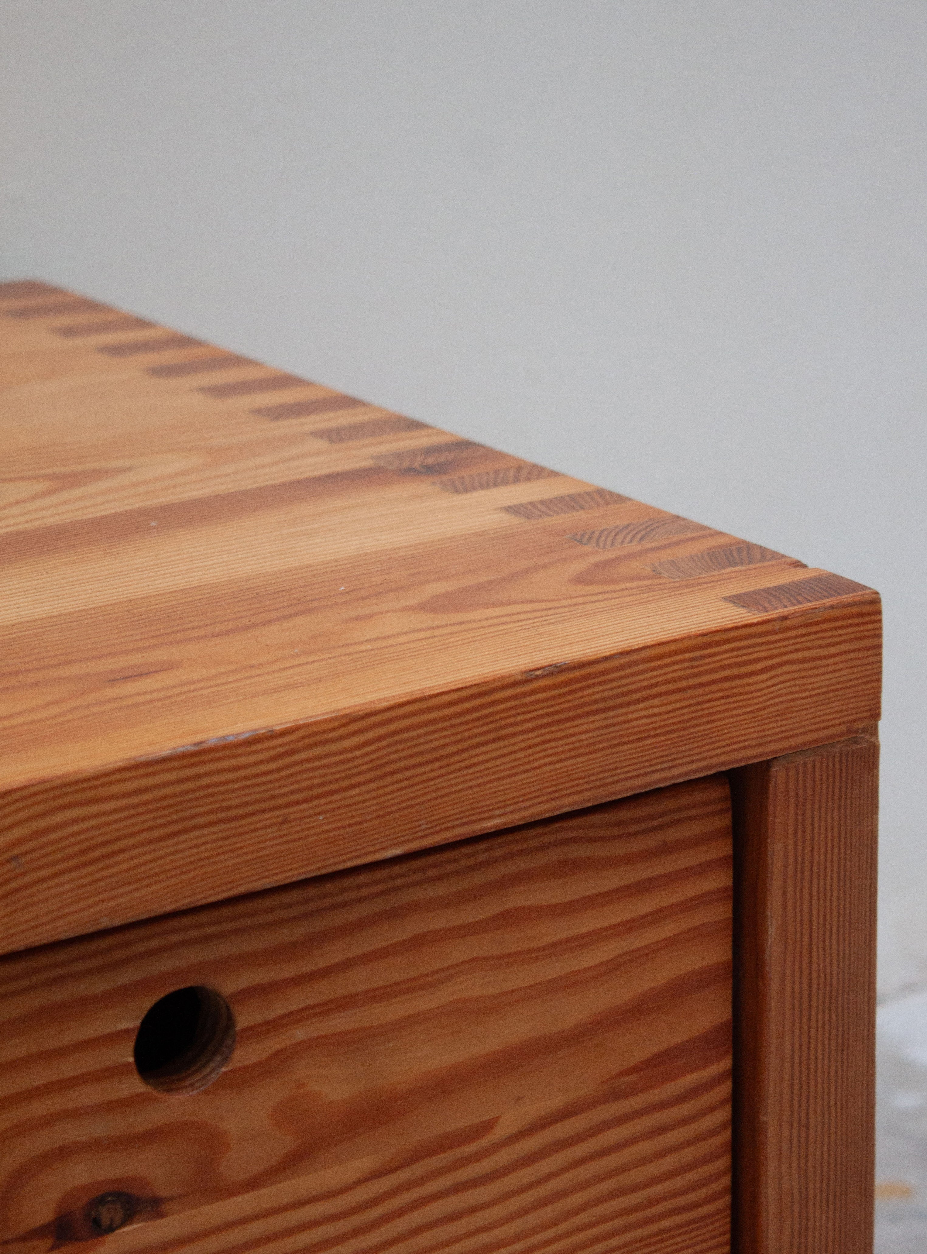 Houtwerk Hattem Pine Lowboard / Bench by Ate van Apeldoorn - Image 6
