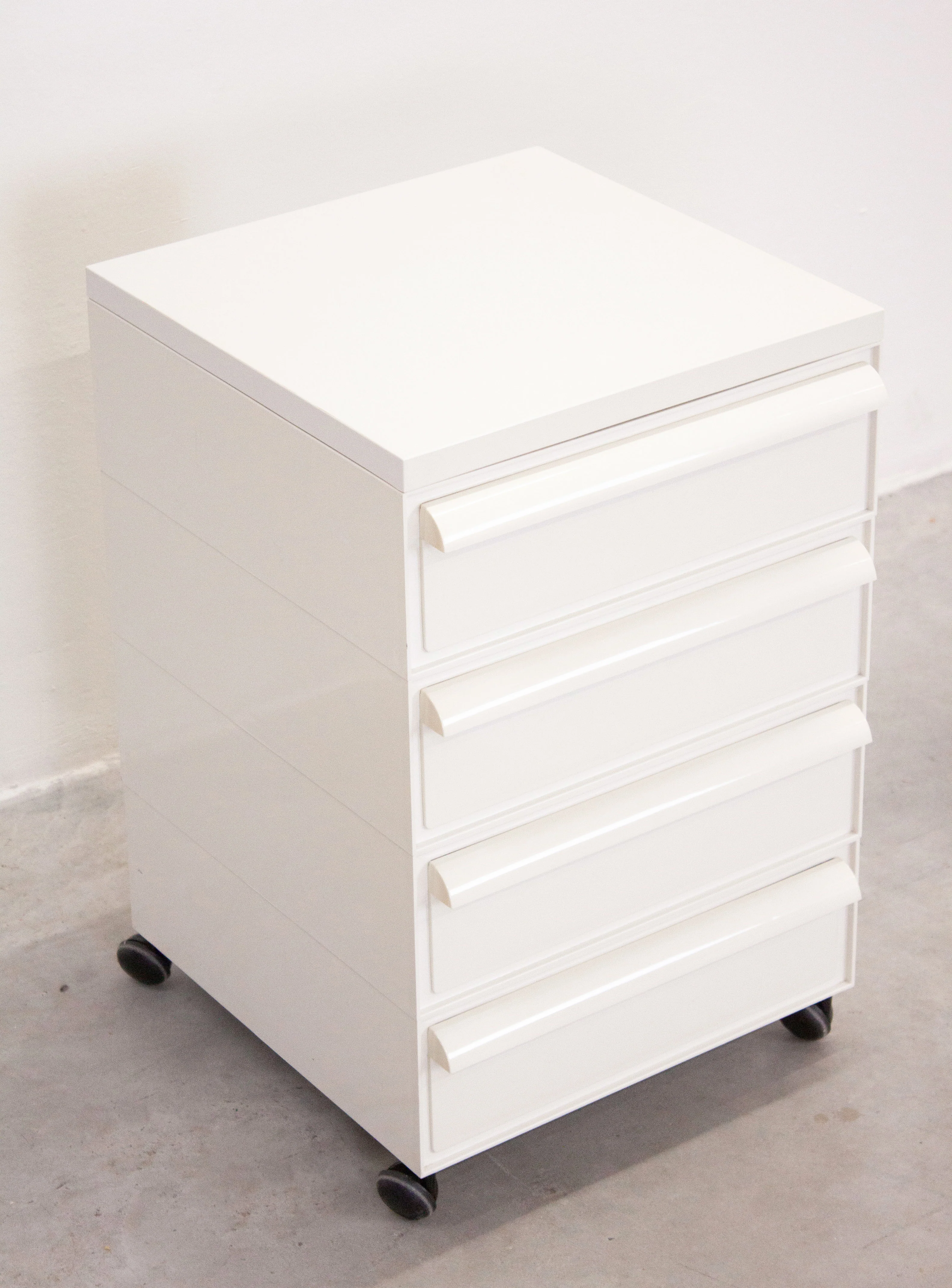 Kartell Chest of Drawers by Simon Fussell (Off-White) - Image 5