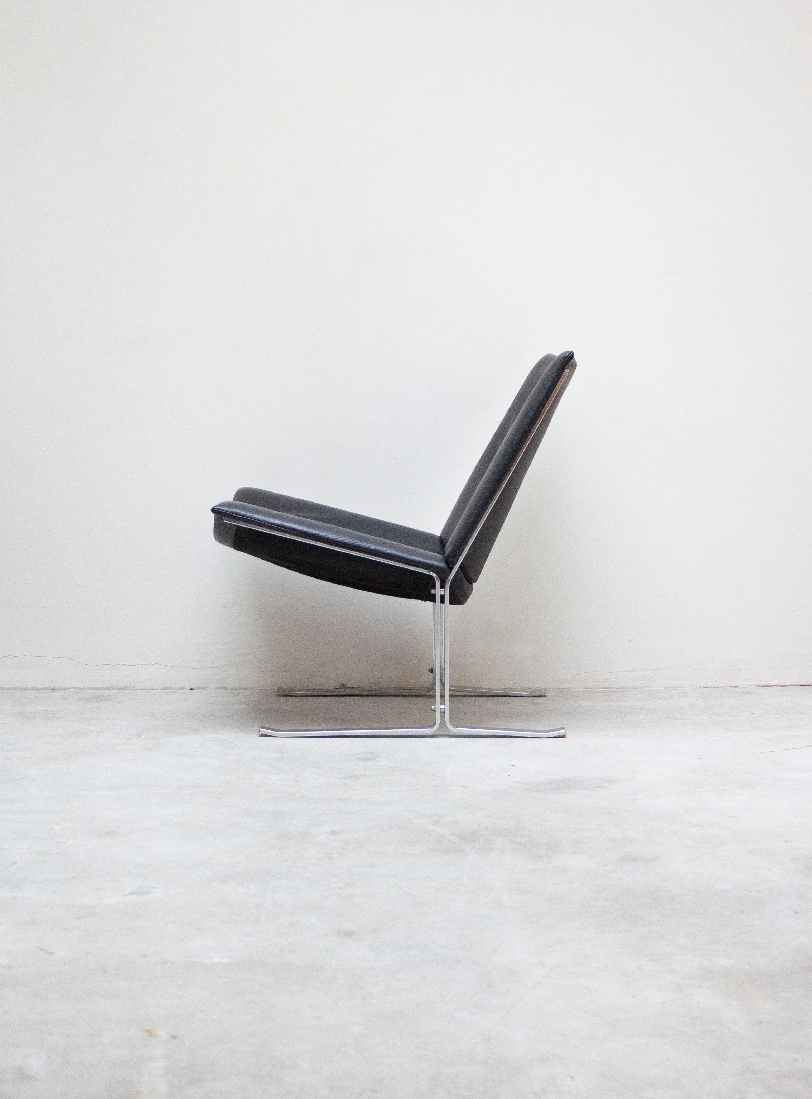 Kebe Møbler Eagle Lounge Chair (Black) - Image 14