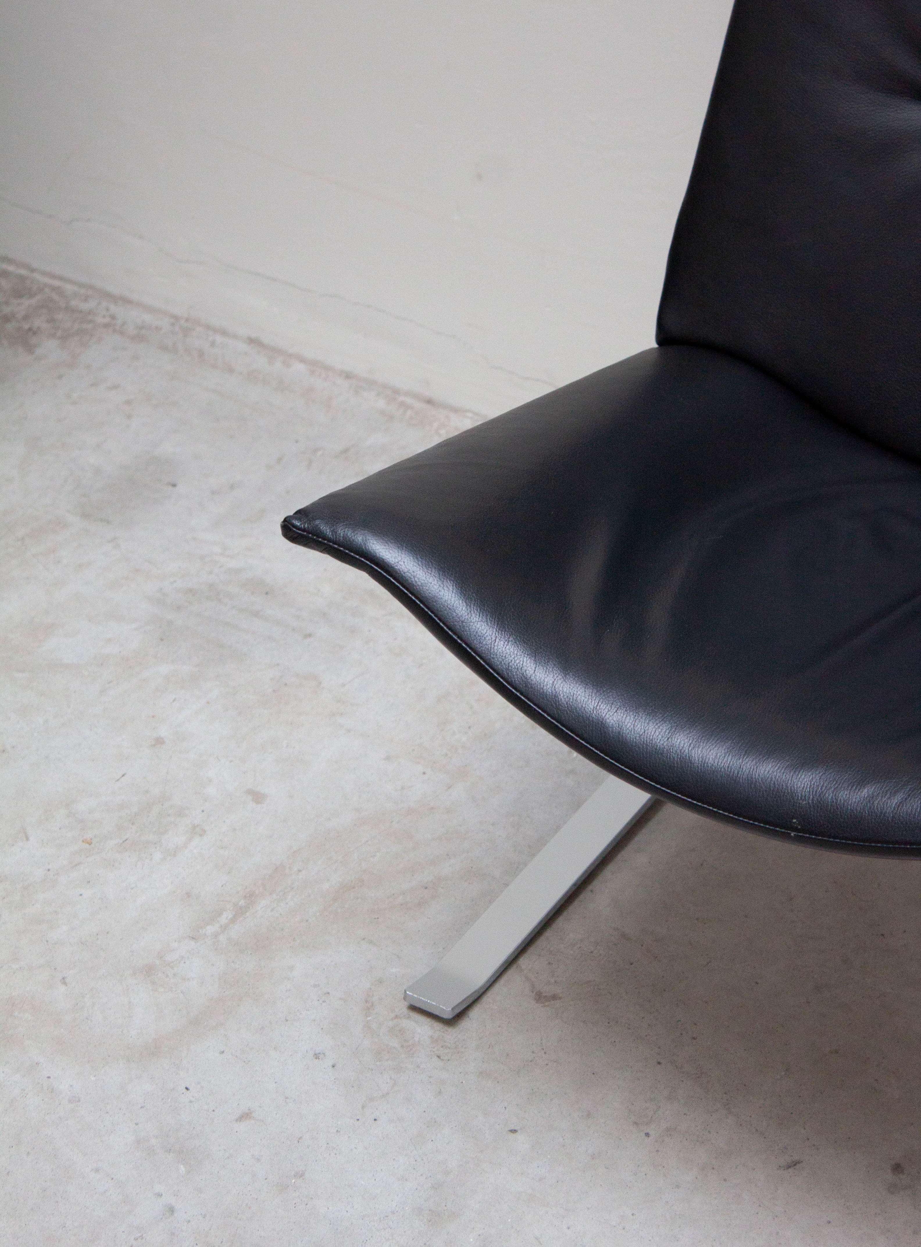 Kebe Møbler Eagle Lounge Chair (Black) - Image 18