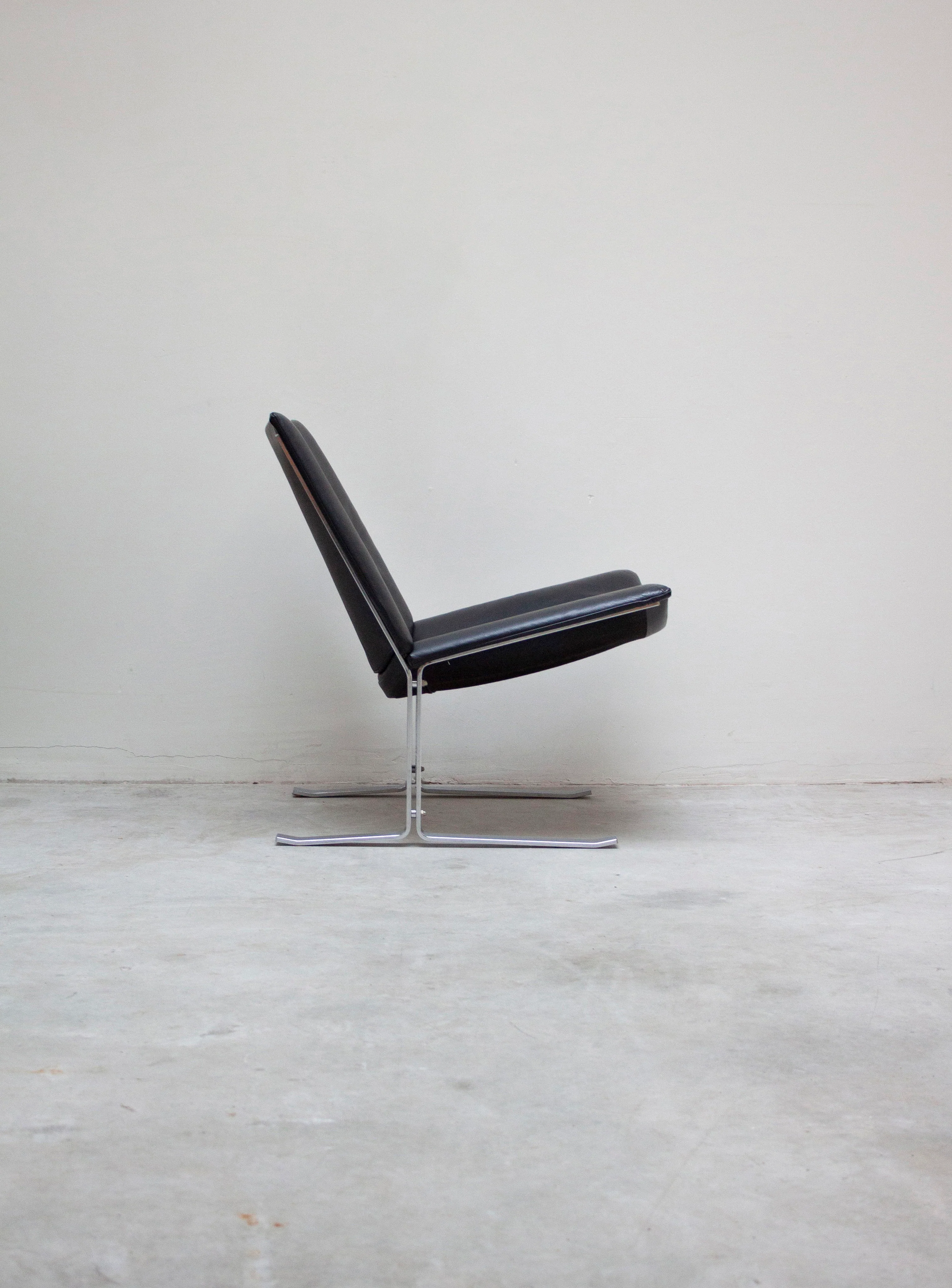 Kebe Møbler Eagle Lounge Chair (Black) - Image 3