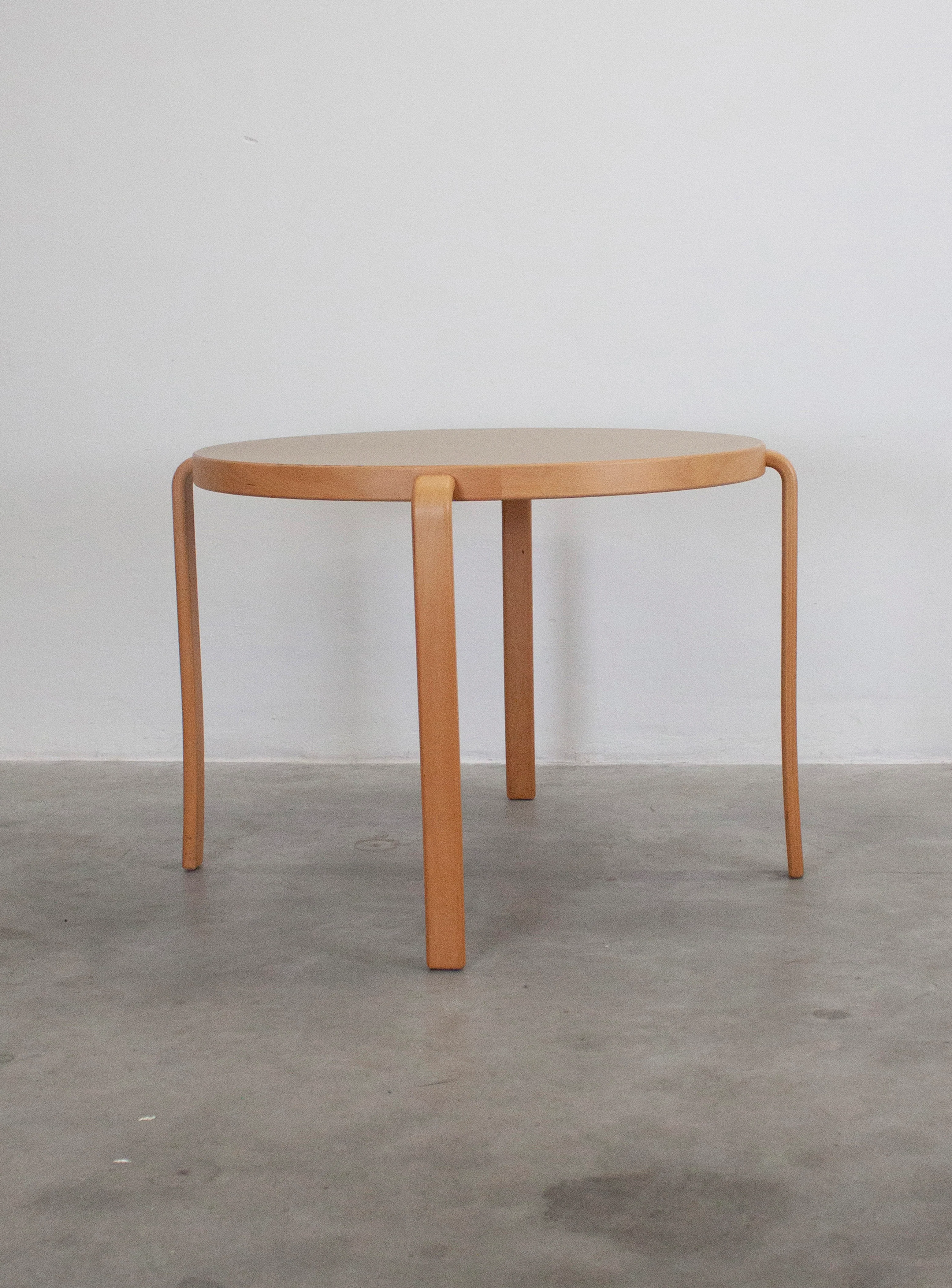 Magnus Olesen 8000 Round Dining Table by Rud Thygesen & Johnny Sørensen (Beige) - Image 7