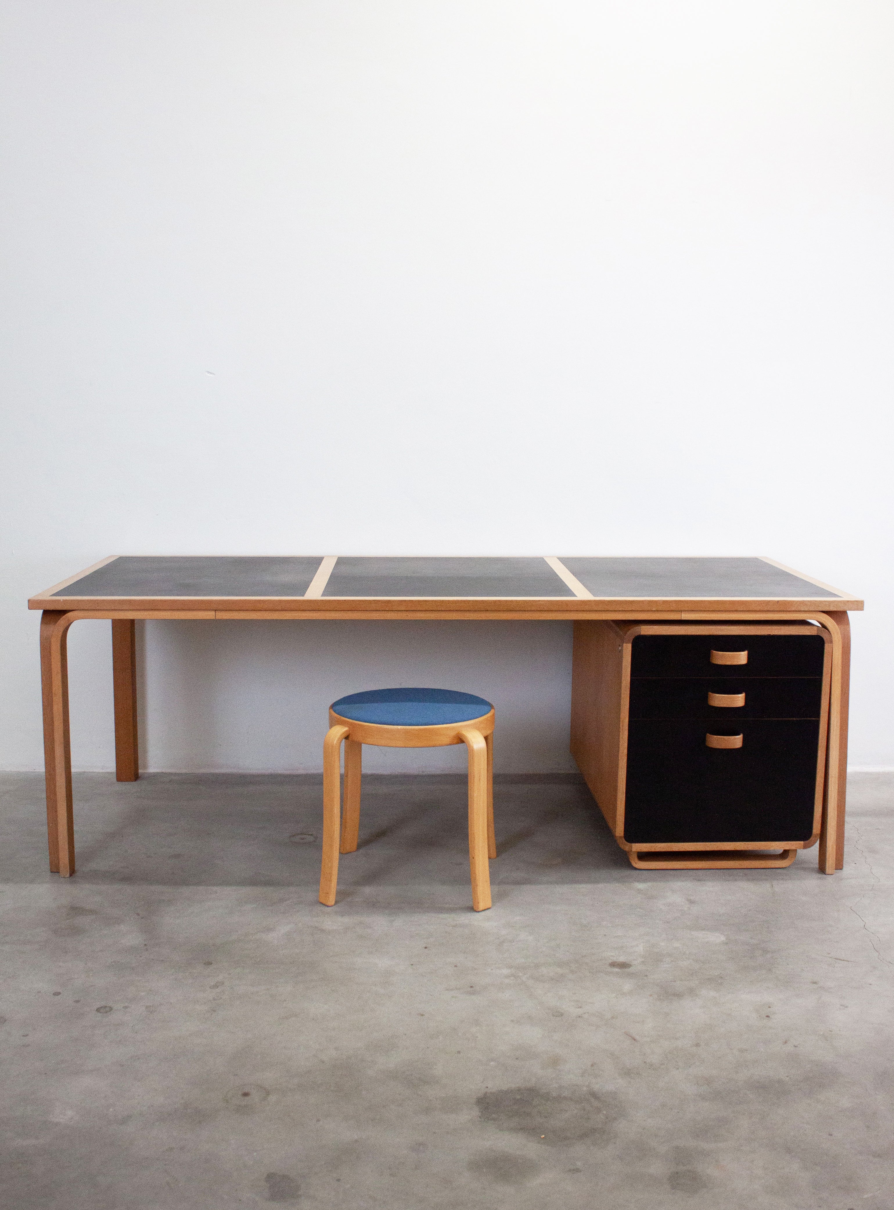 Magnus Olesen Large Desk by Rud Thygesen & Johnny Sørensen (Black)