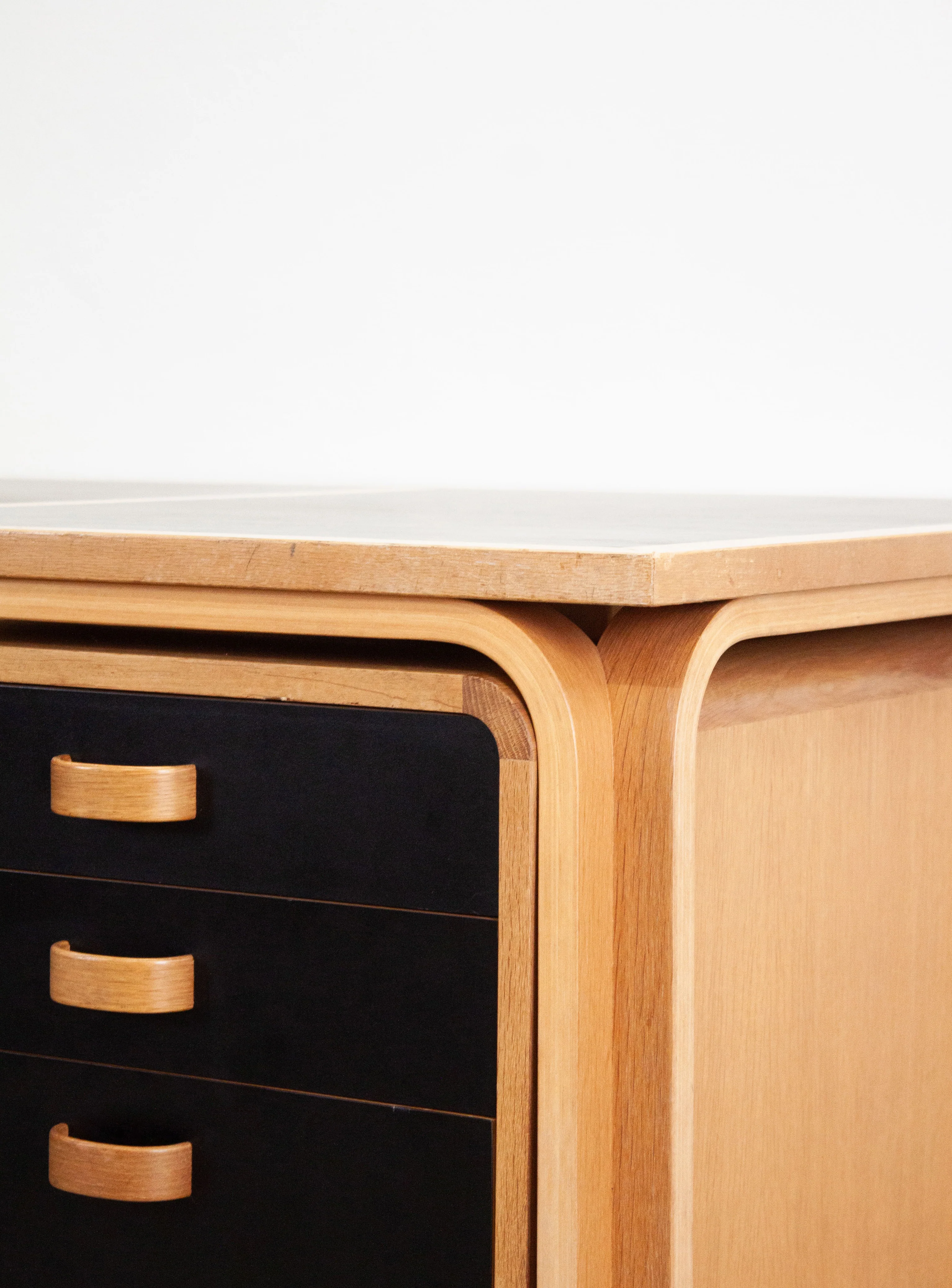 Magnus Olesen Large Desk by Rud Thygesen & Johnny Sørensen (Black) - Image 10