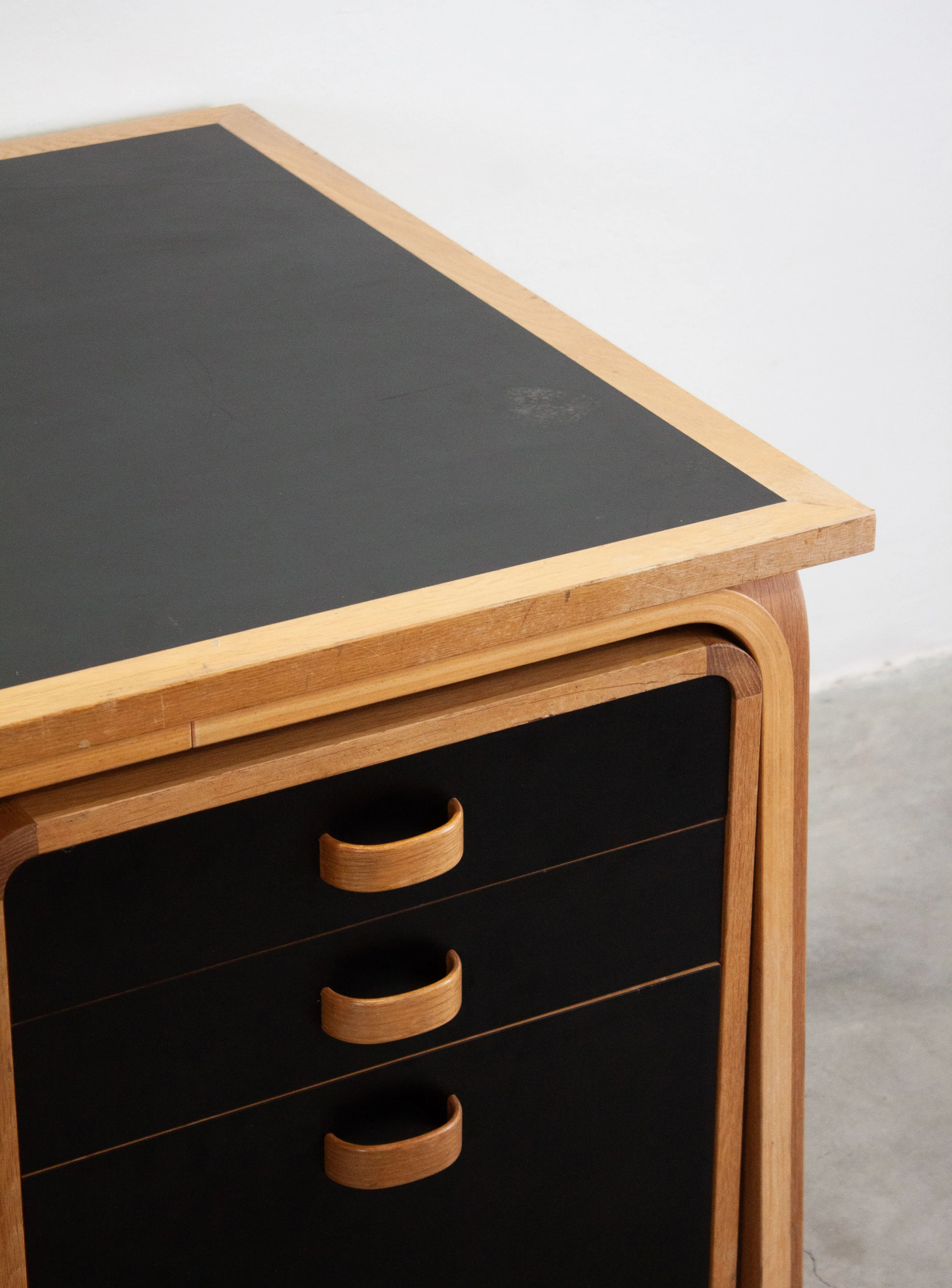 Magnus Olesen Large Desk by Rud Thygesen & Johnny Sørensen (Black) - Image 20