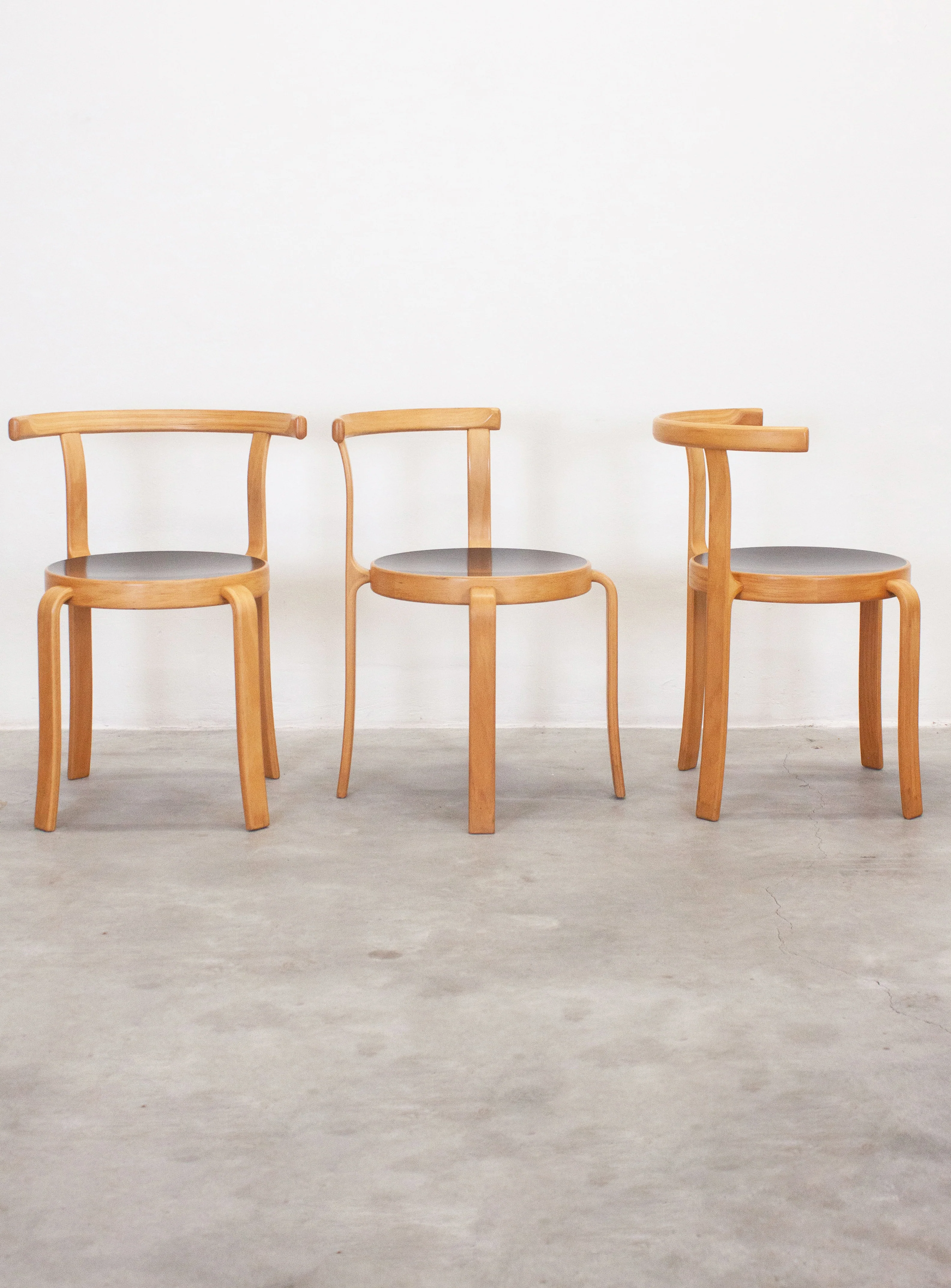 Magnus Olesen Model 8000 Dining Chair by Rud Thygesen & Johnny Sørensen (Black)