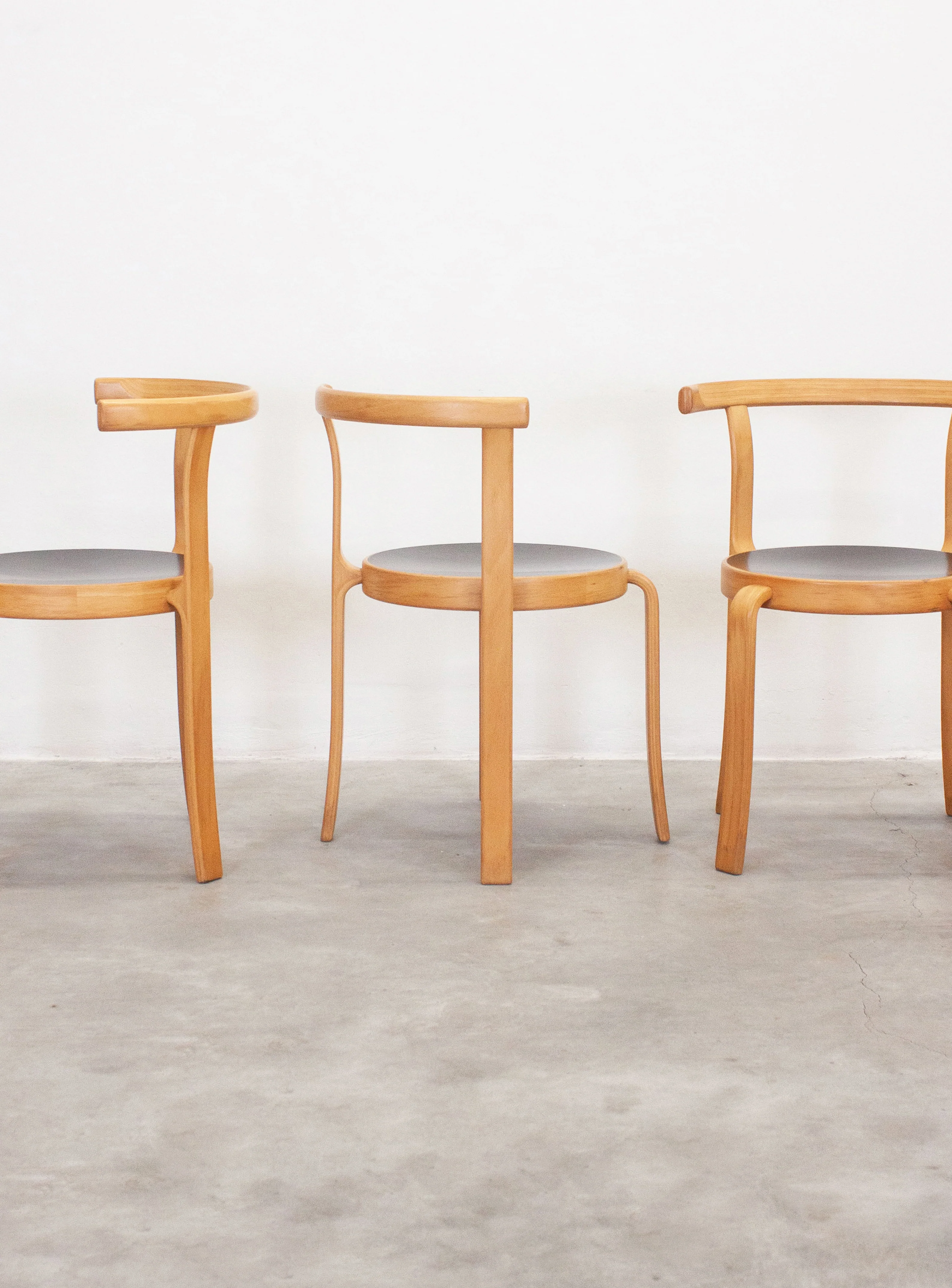 Magnus Olesen Model 8000 Dining Chair by Rud Thygesen & Johnny Sørensen (Black) - Image 4
