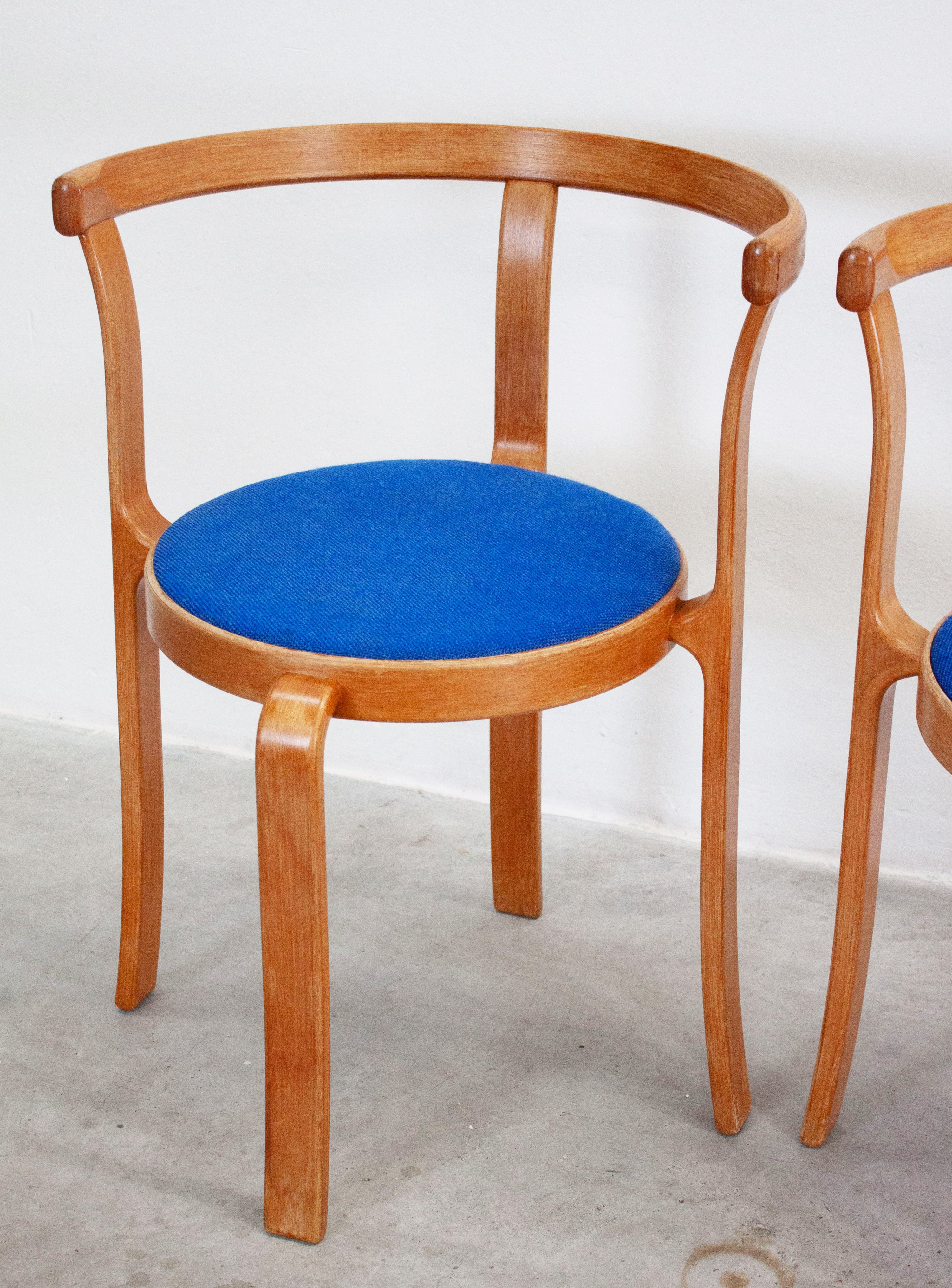 Magnus Olesen Model 8000 Dining Chair by Rud Thygesen & Johnny Sørensen (Blue) - Image 15
