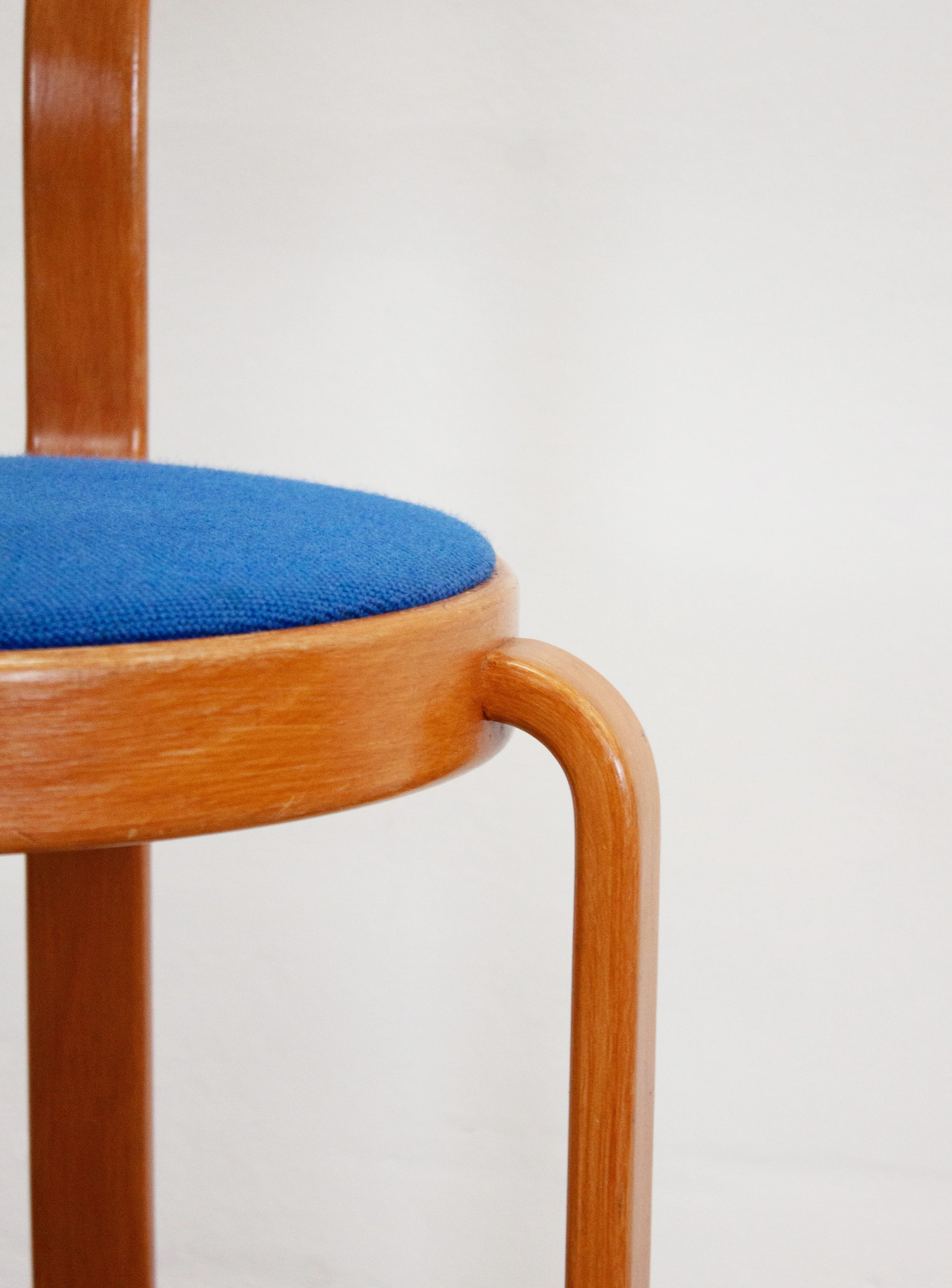 Magnus Olesen Model 8000 Dining Chair by Rud Thygesen & Johnny Sørensen (Blue) - Image 20