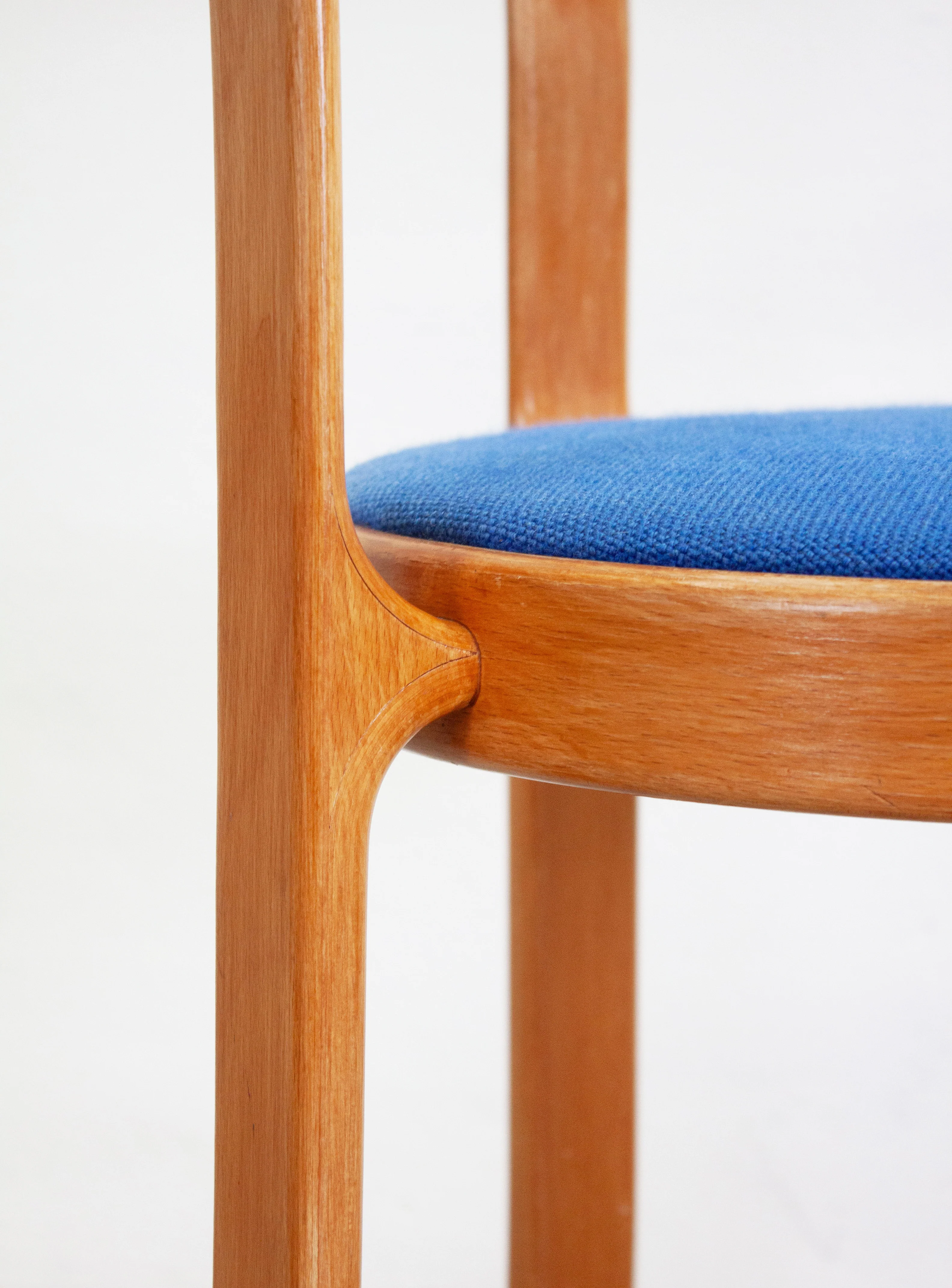 Magnus Olesen Model 8000 Dining Chair by Rud Thygesen & Johnny Sørensen (Blue) - Image 21